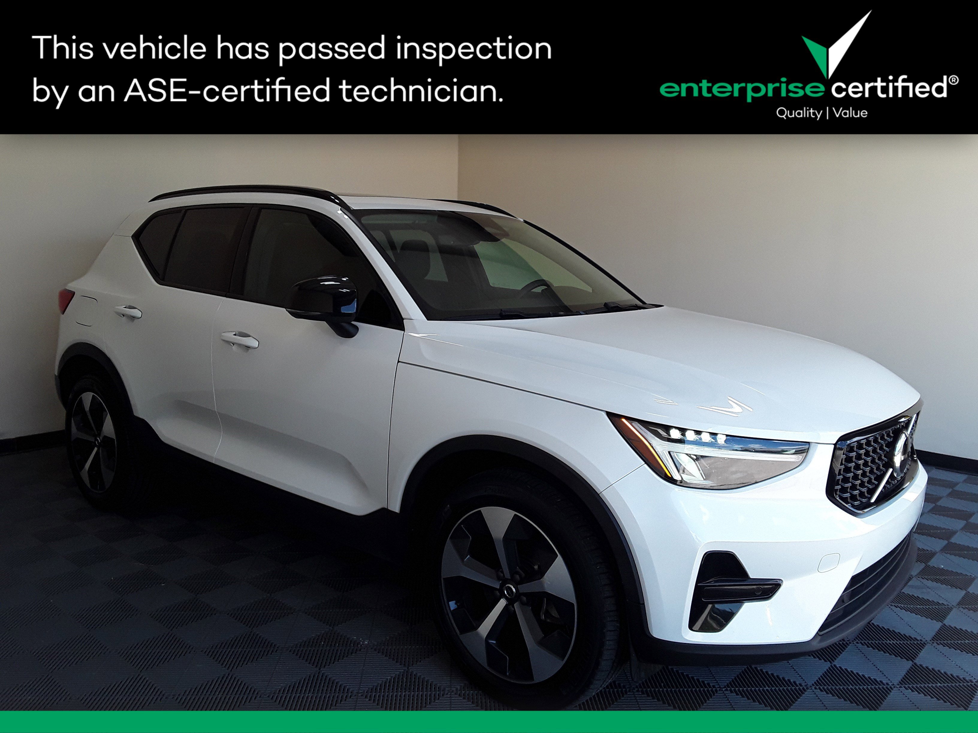 2024 Volvo XC40 Core Dark Theme B5 AWD