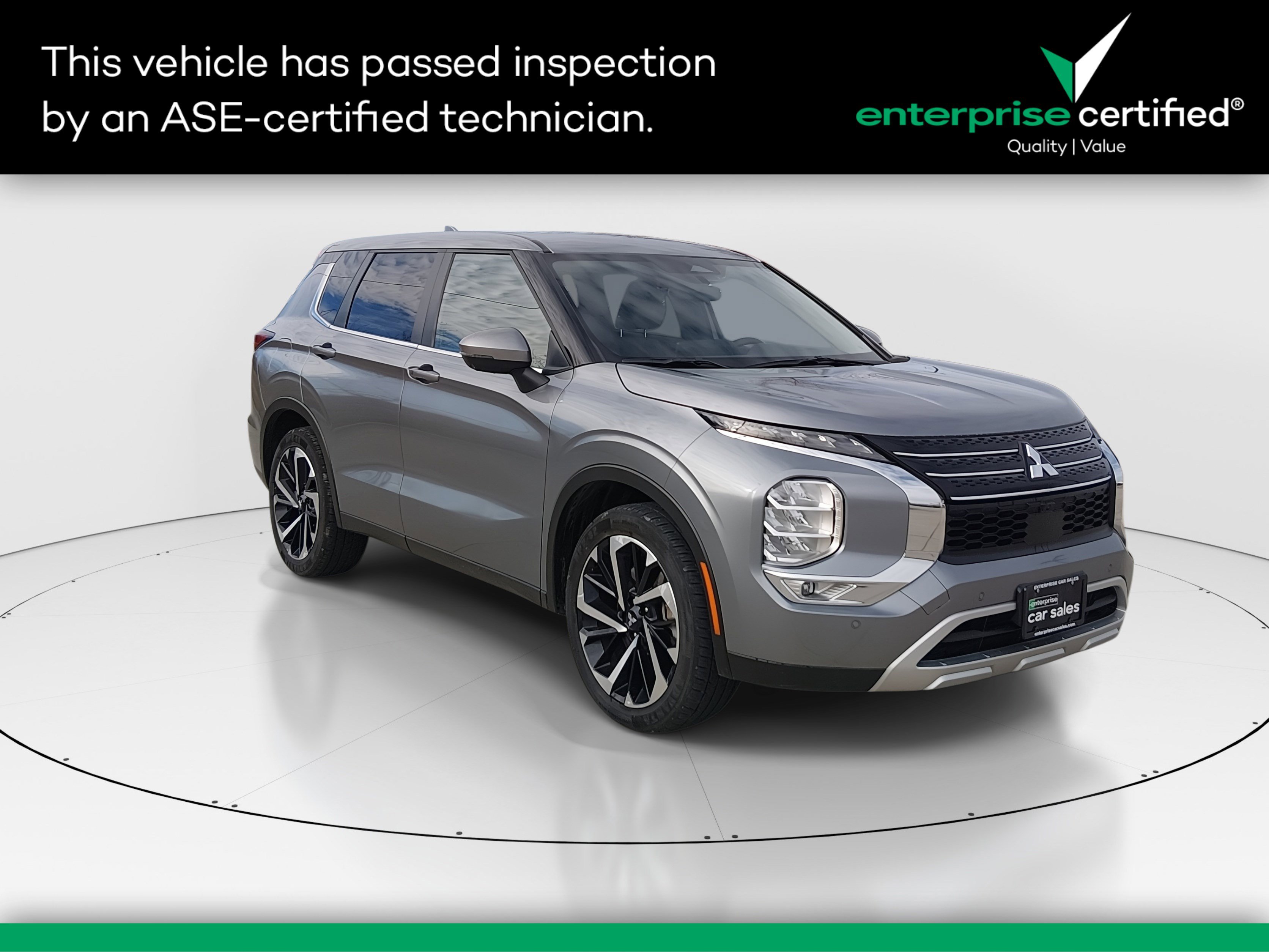 2024 Mitsubishi Outlander SE's photo