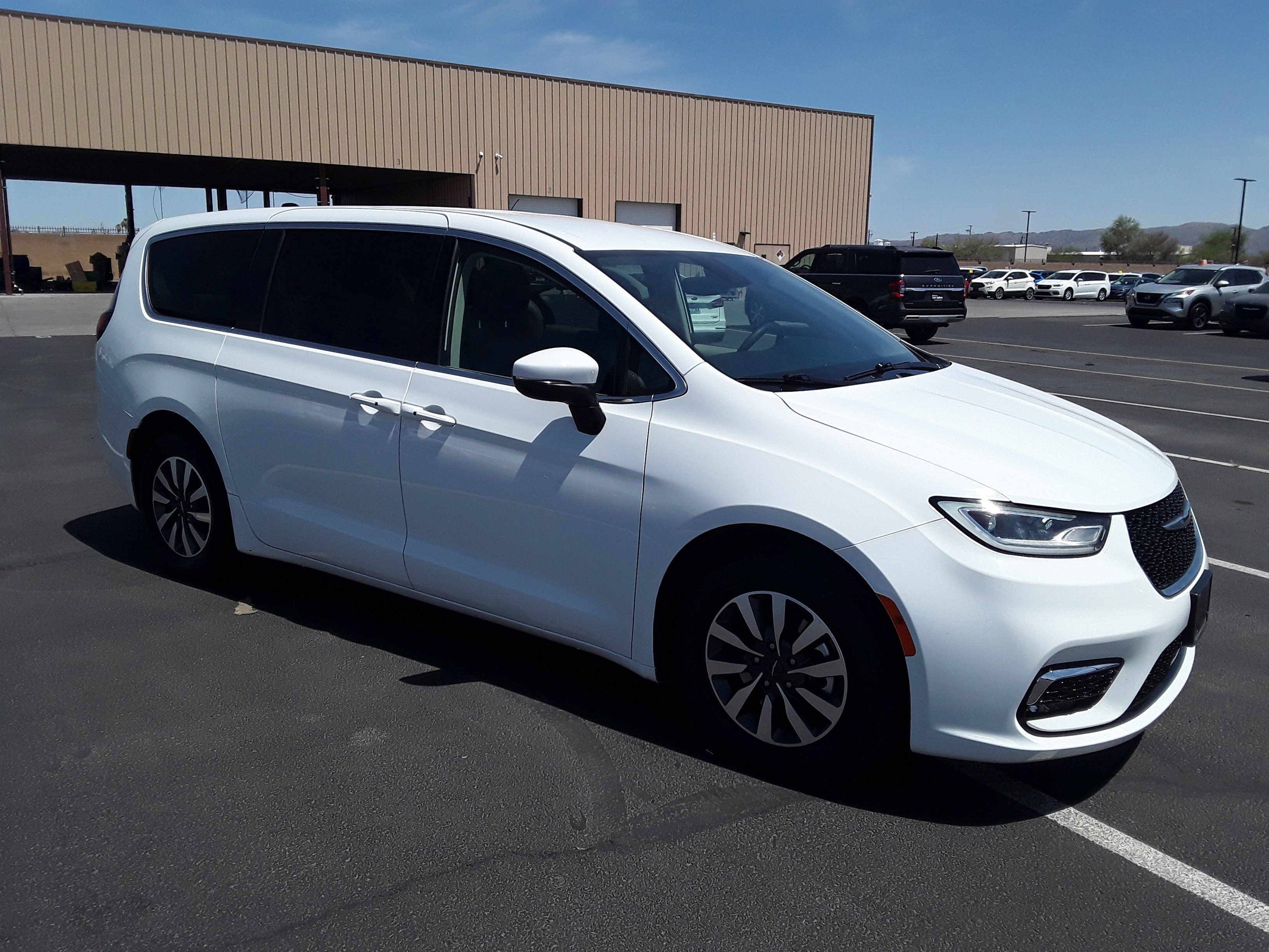 2023 Chrysler Pacifica Hybrid Touring L FWD