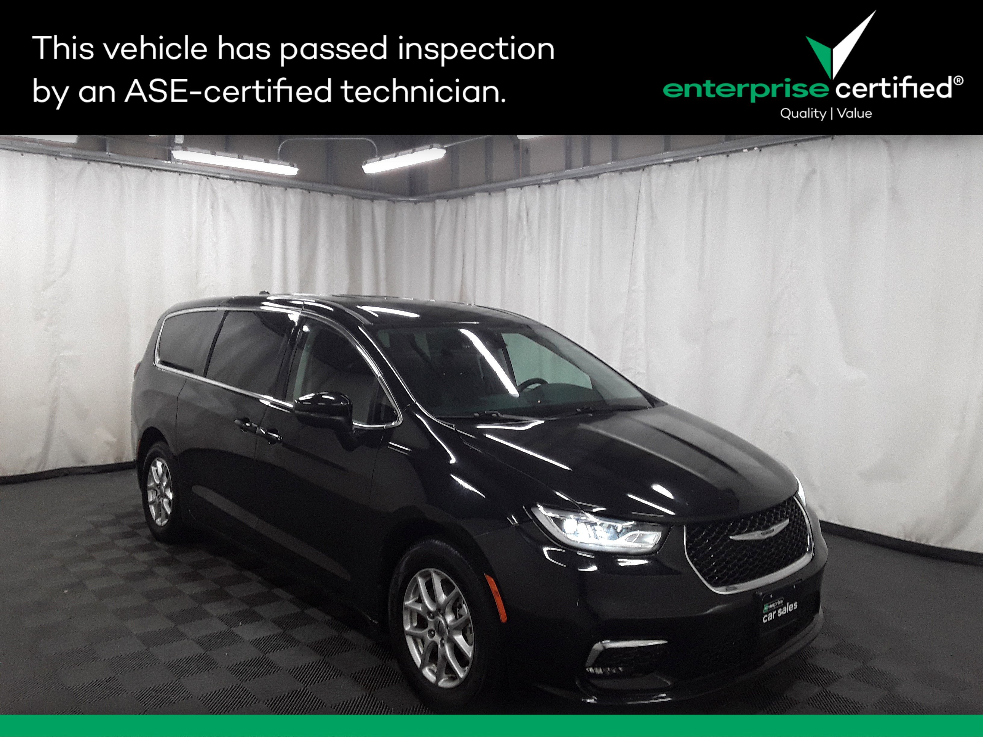 Used 2023 Chrysler Pacifica Touring L FWD