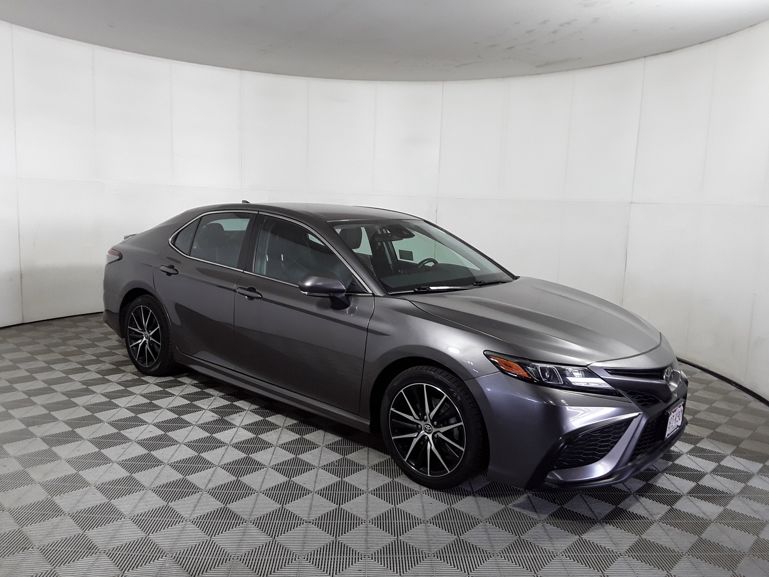 2022 Toyota Camry SE Auto