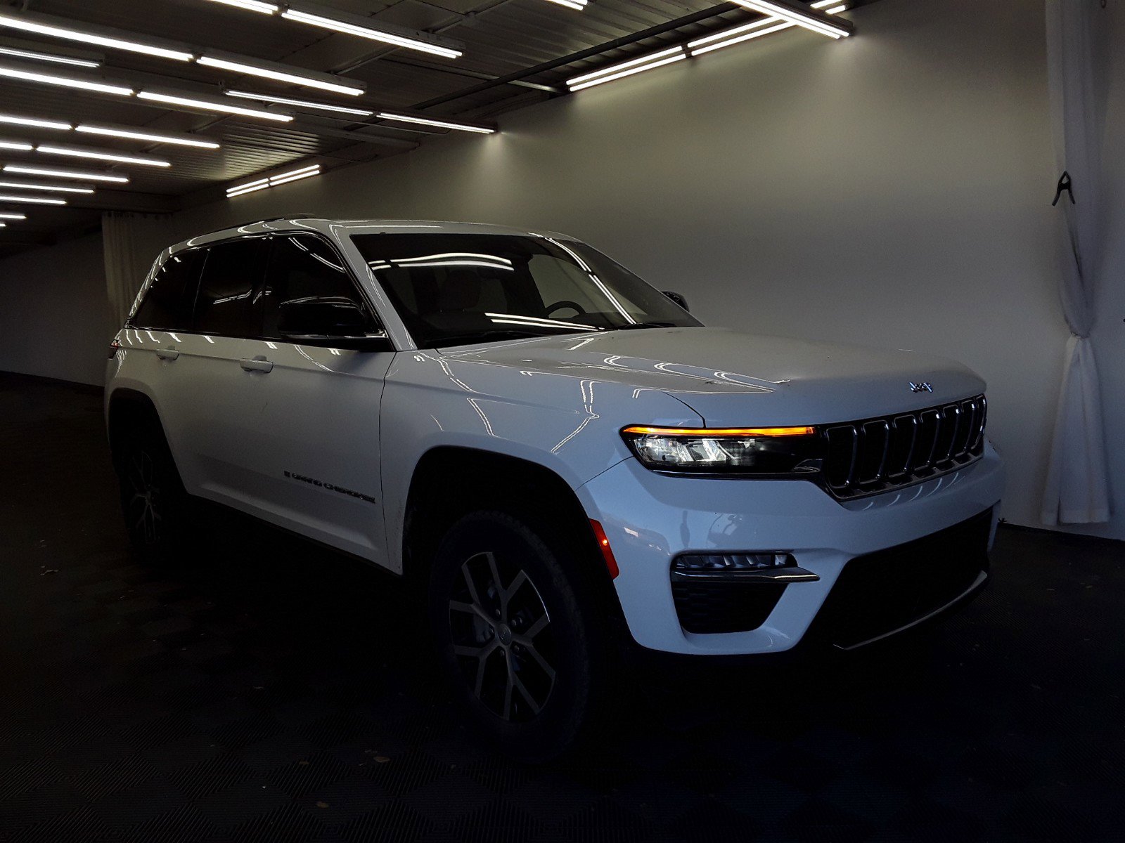 2023 Jeep Grand Cherokee Limited 4x2