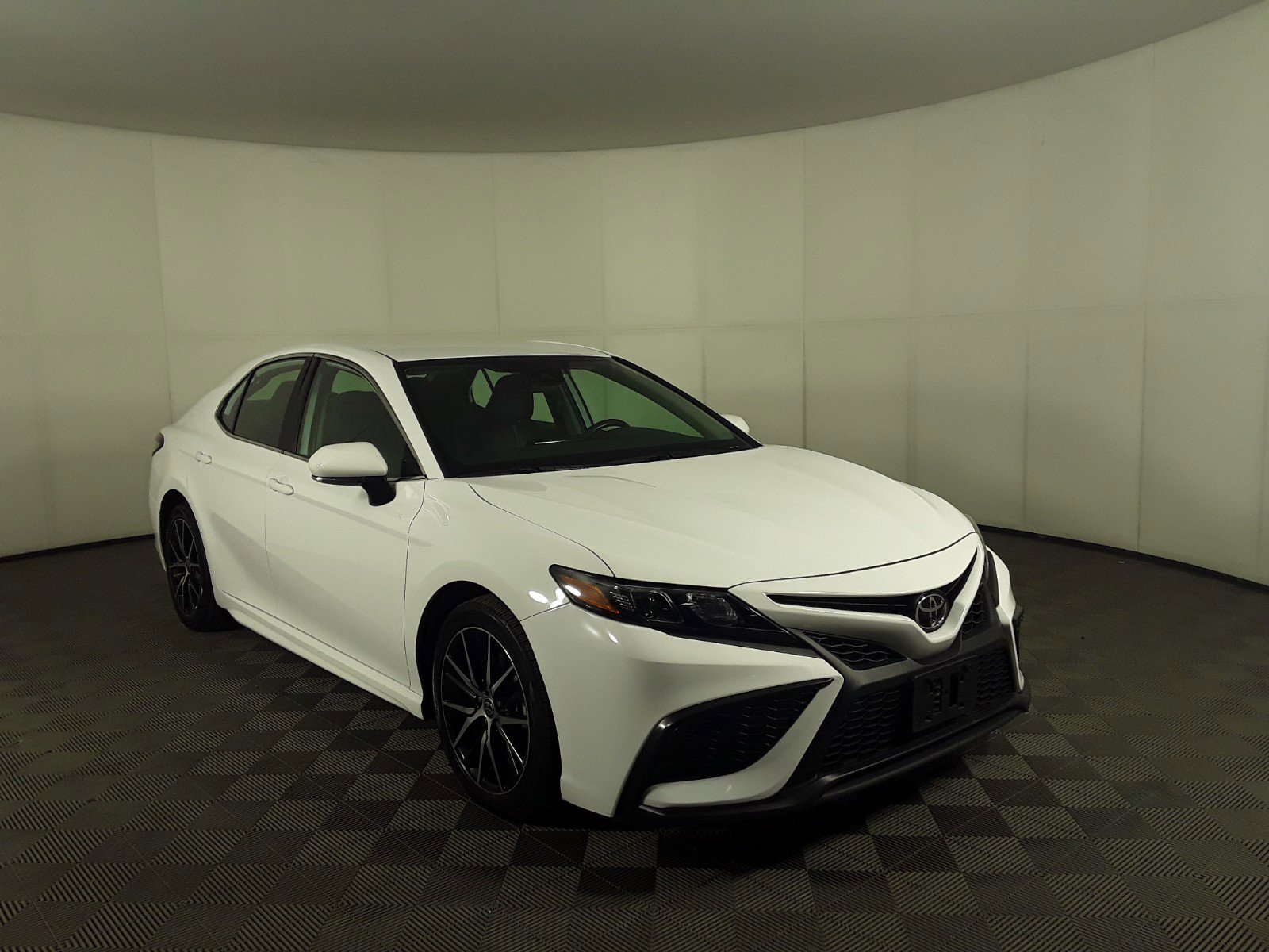 2023 Toyota Camry SE Auto