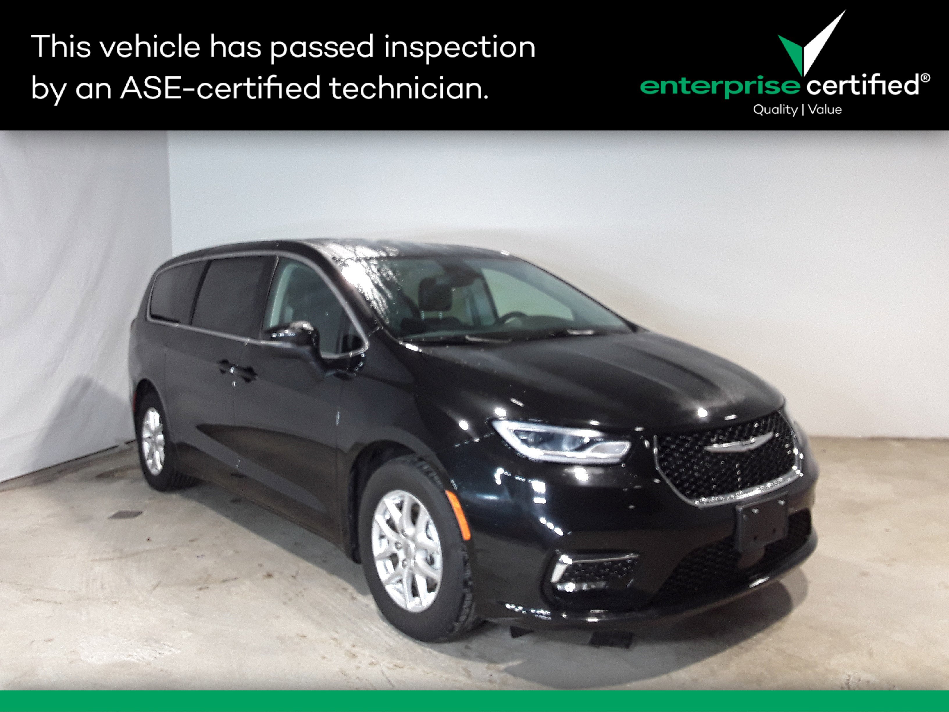 2023 Chrysler Pacifica Touring L's photo