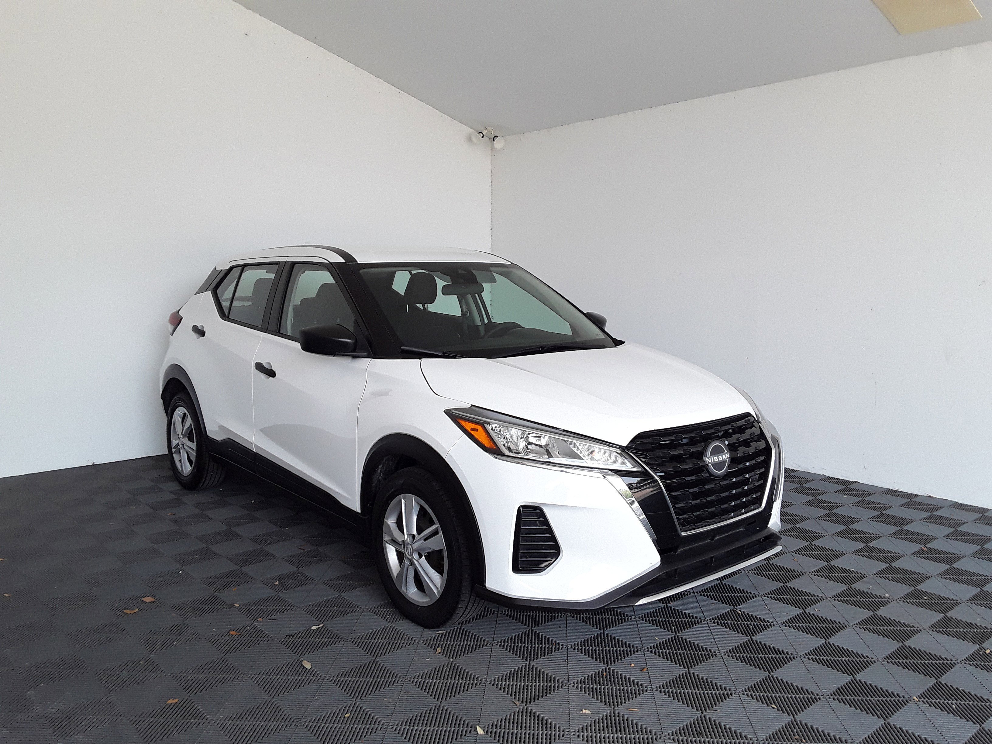2022 Nissan Kicks S FWD