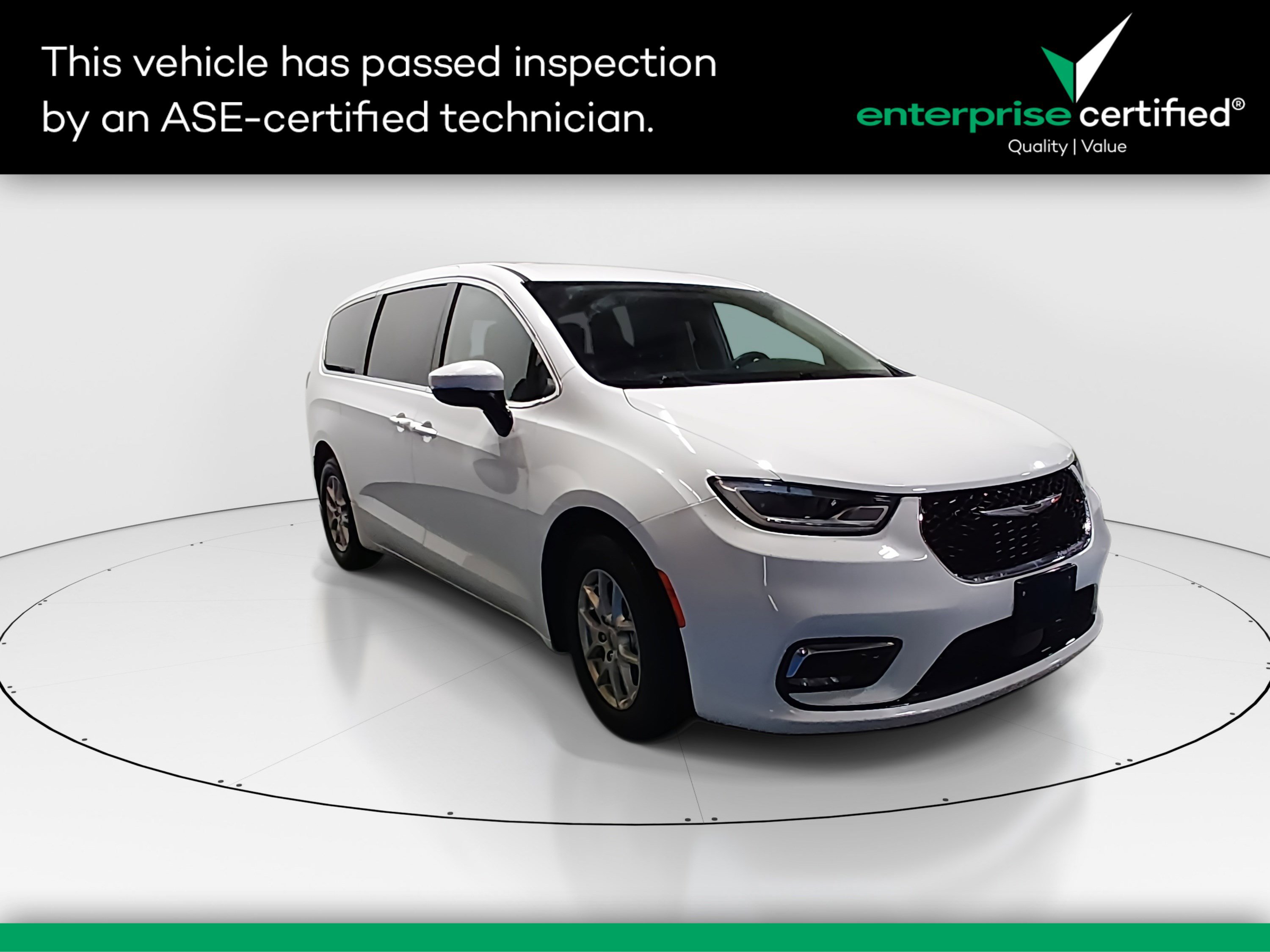 2023 Chrysler Pacifica Touring L's photo