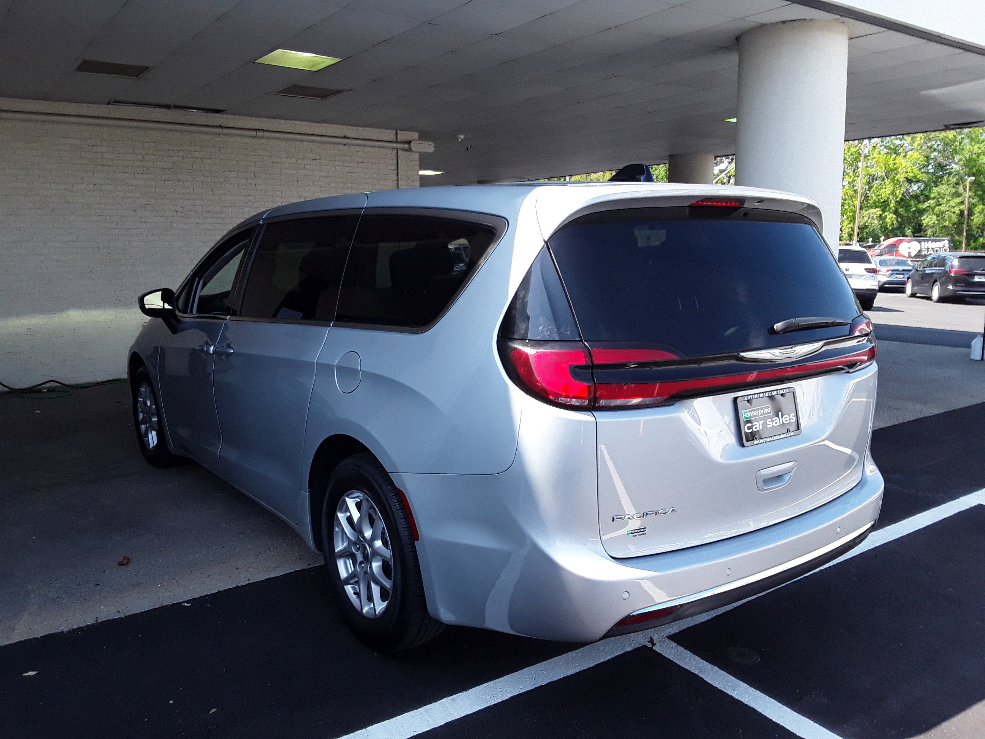 Image 3 of Used 2023 Chrysler Pacifica Touring L FWD