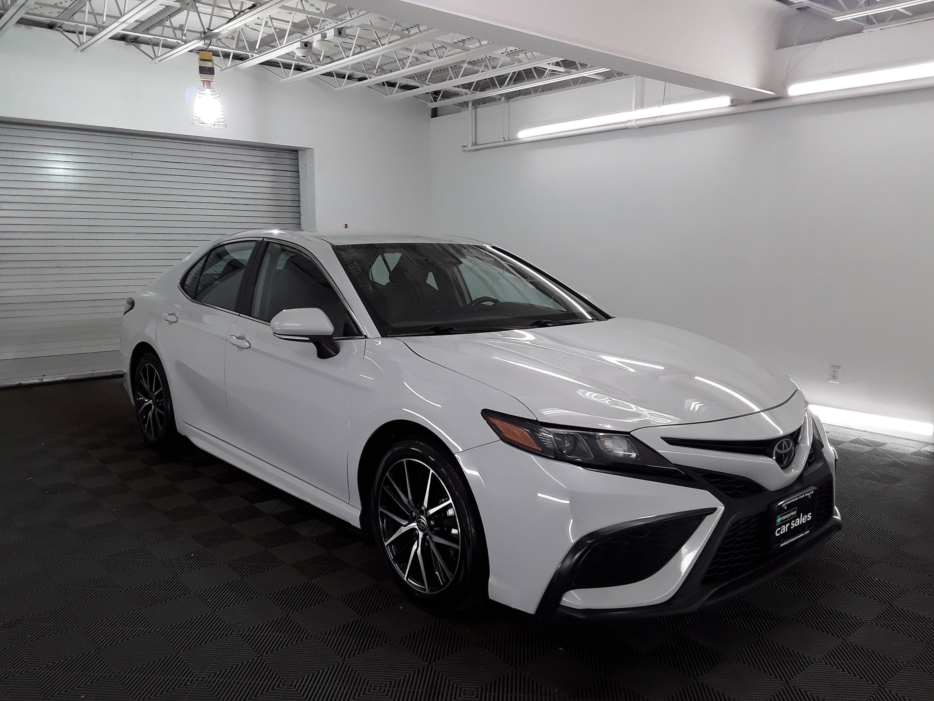 2023 Toyota Camry SE Auto