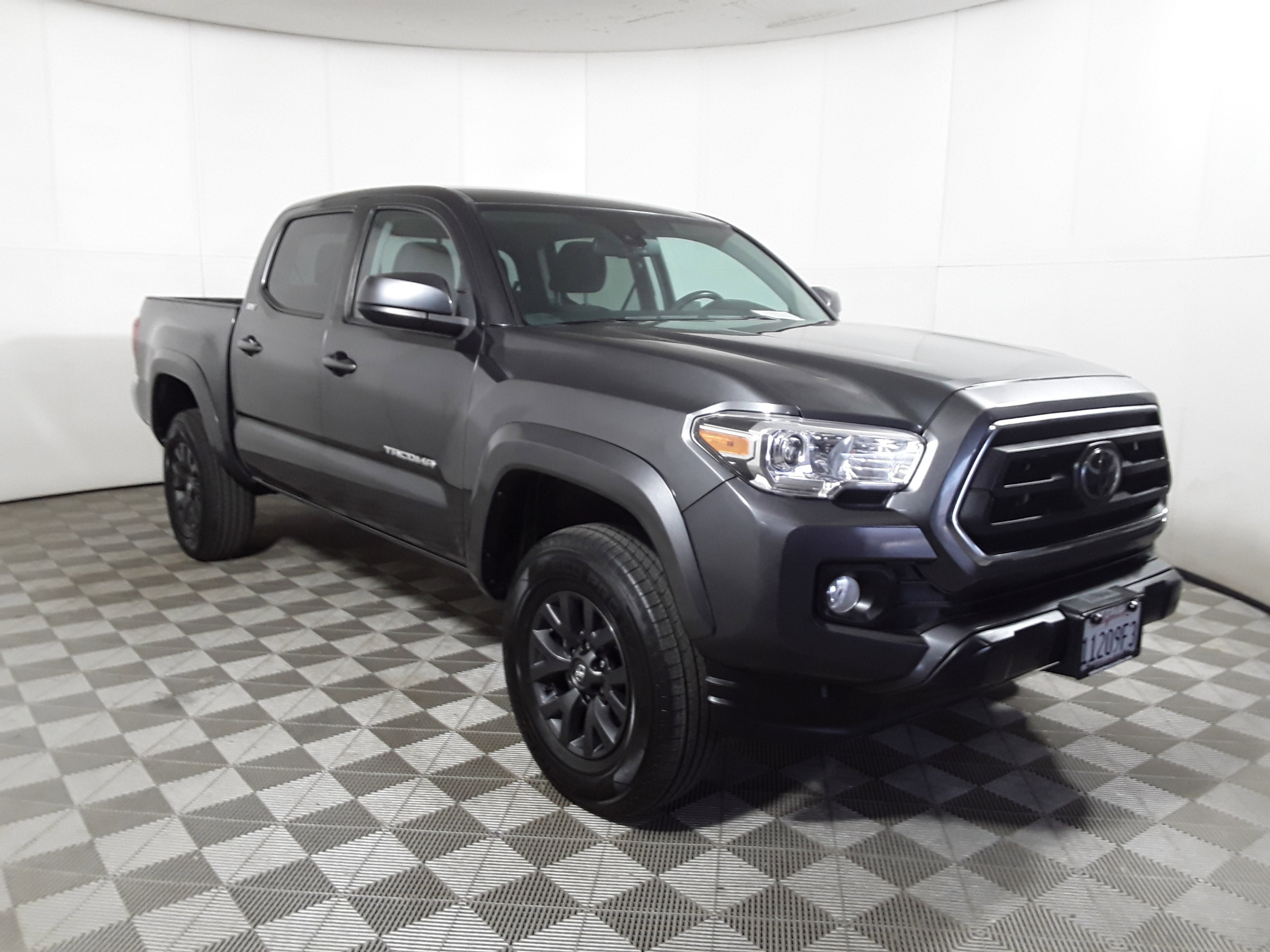 2022 Toyota Tacoma 4WD SR5 Double Cab 5' Bed V6 AT