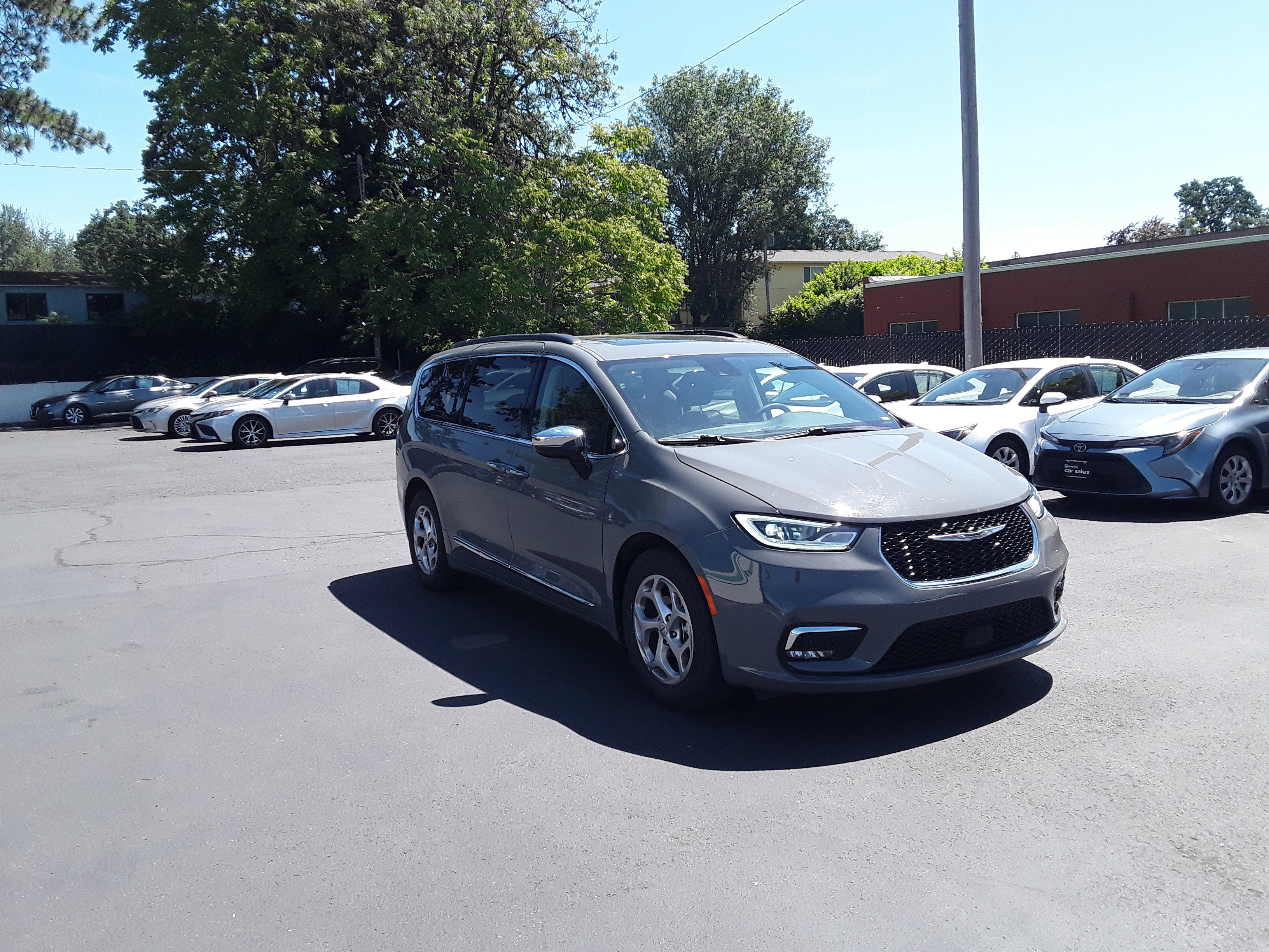 2023 Chrysler Pacifica Limited FWD