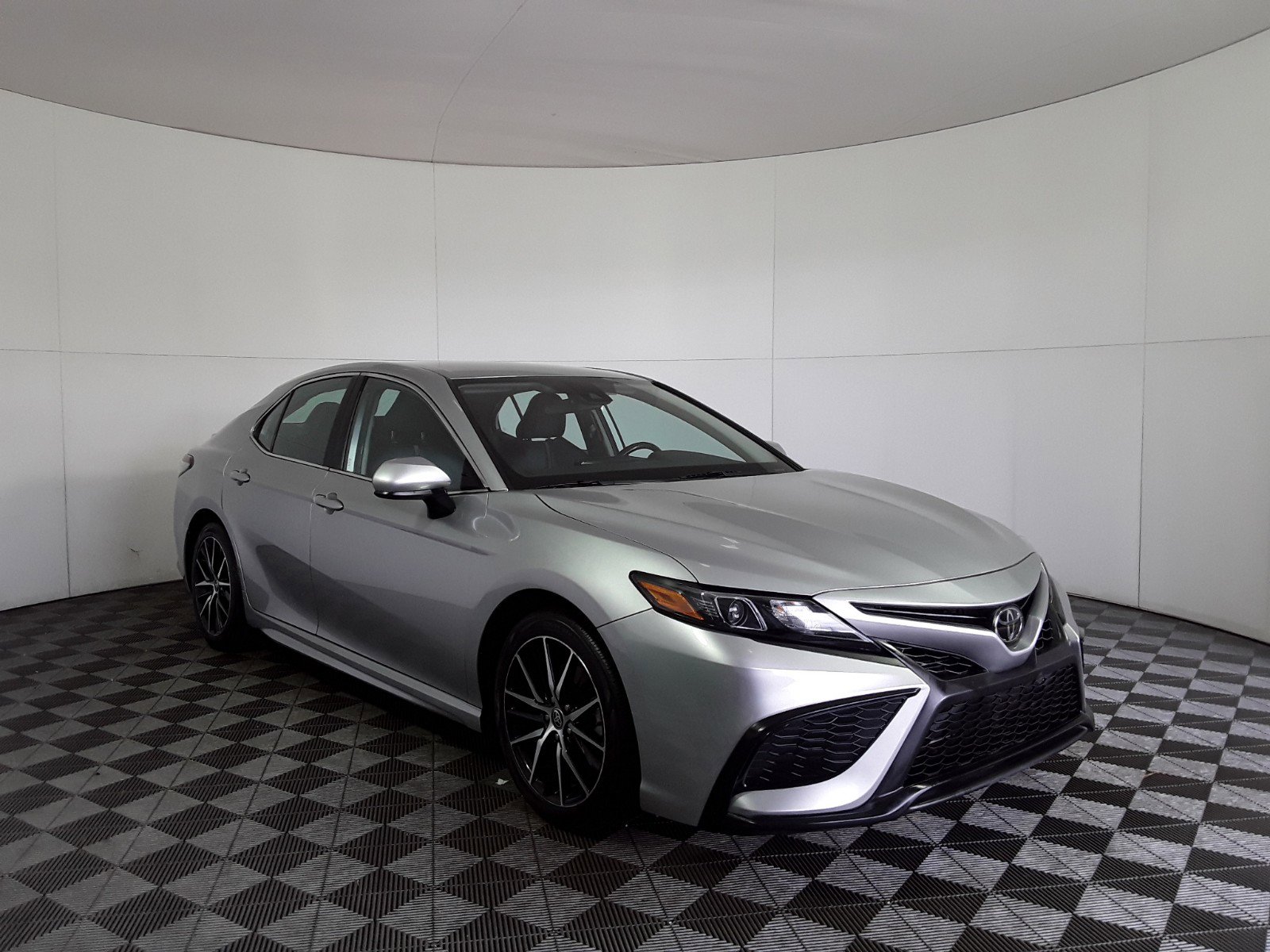 2021 Toyota Camry SE Auto