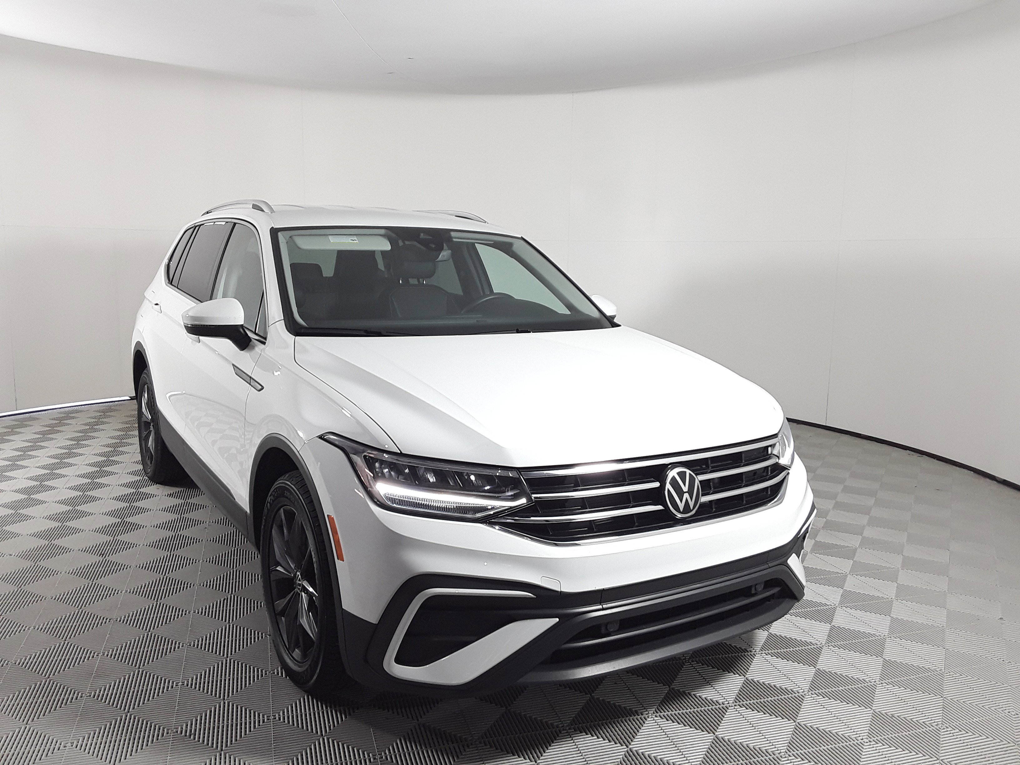 2024 Volkswagen Tiguan SE 2.0T FWD