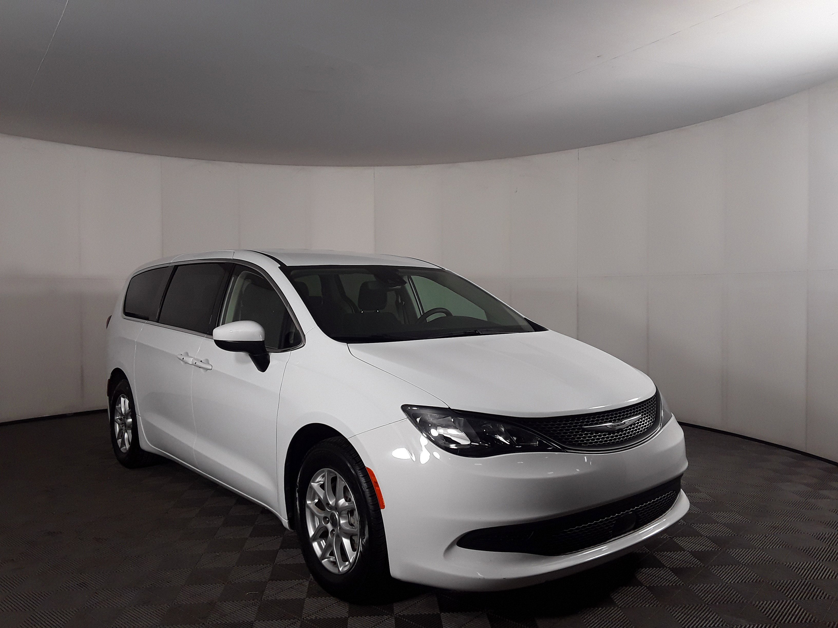 2023 Chrysler Voyager LX FWD