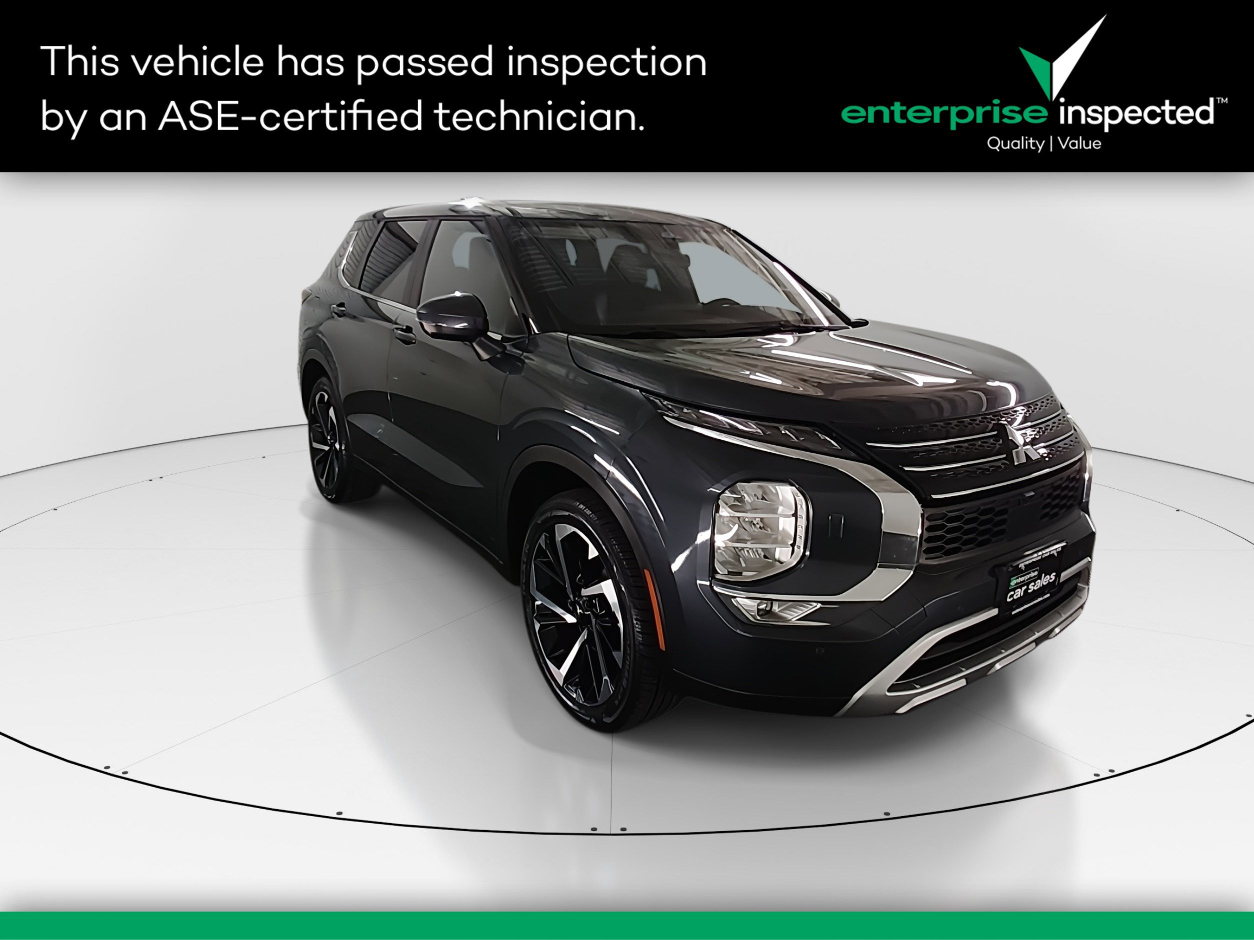 2024 Mitsubishi Outlander SE's photo