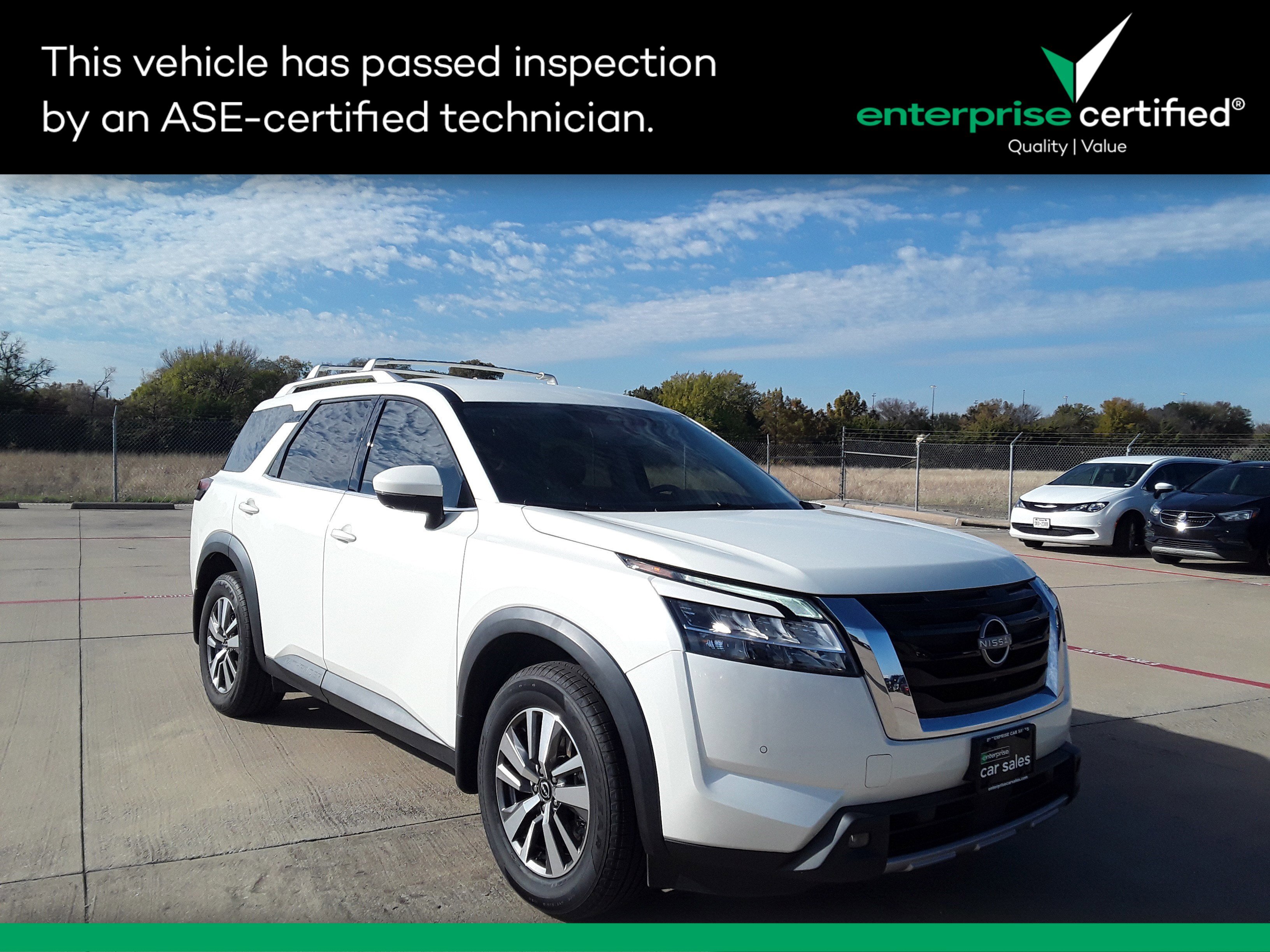 2023 Nissan Pathfinder SL's photo