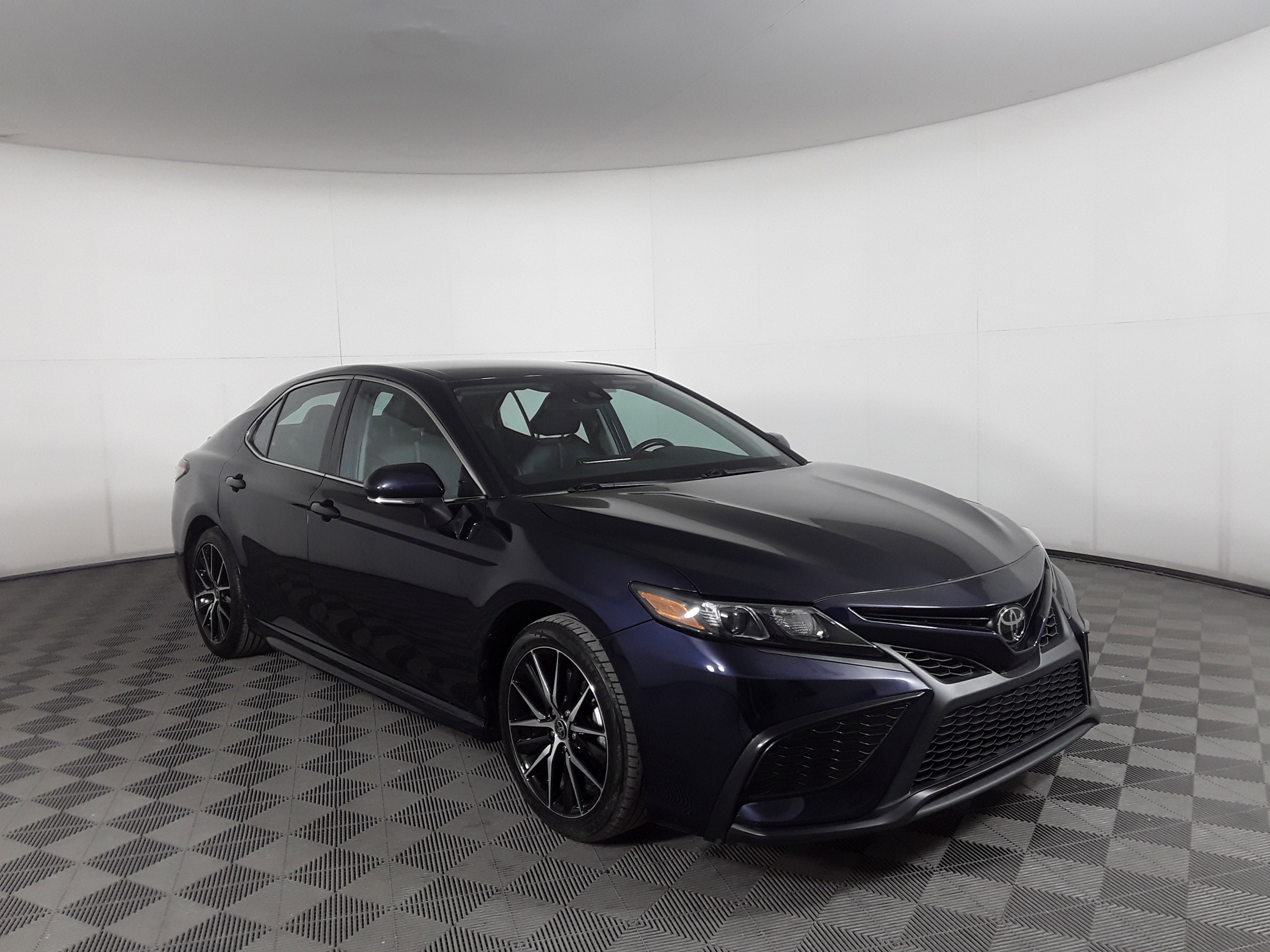 2022 Toyota Camry SE Auto