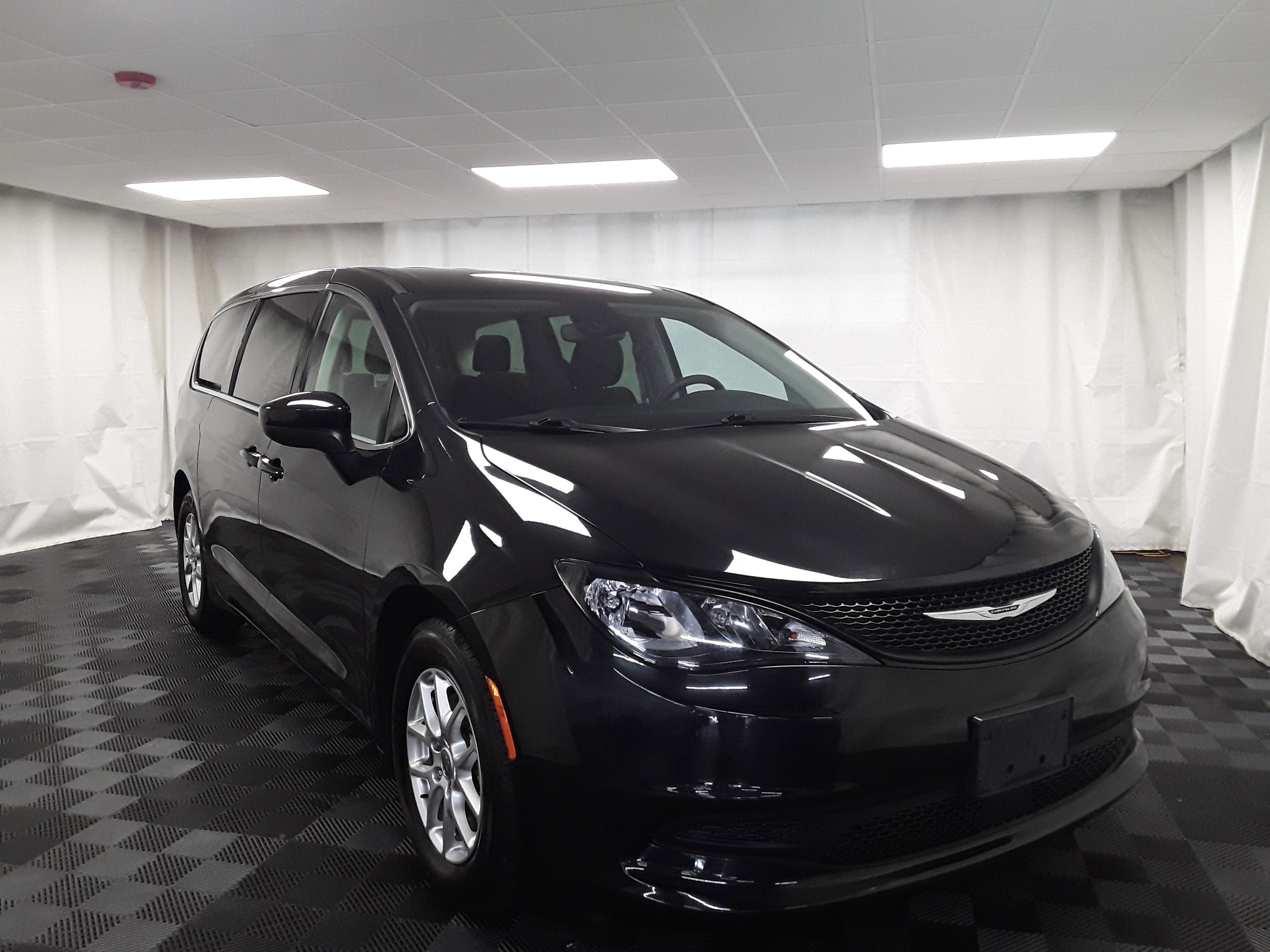 2023 Chrysler Voyager LX FWD