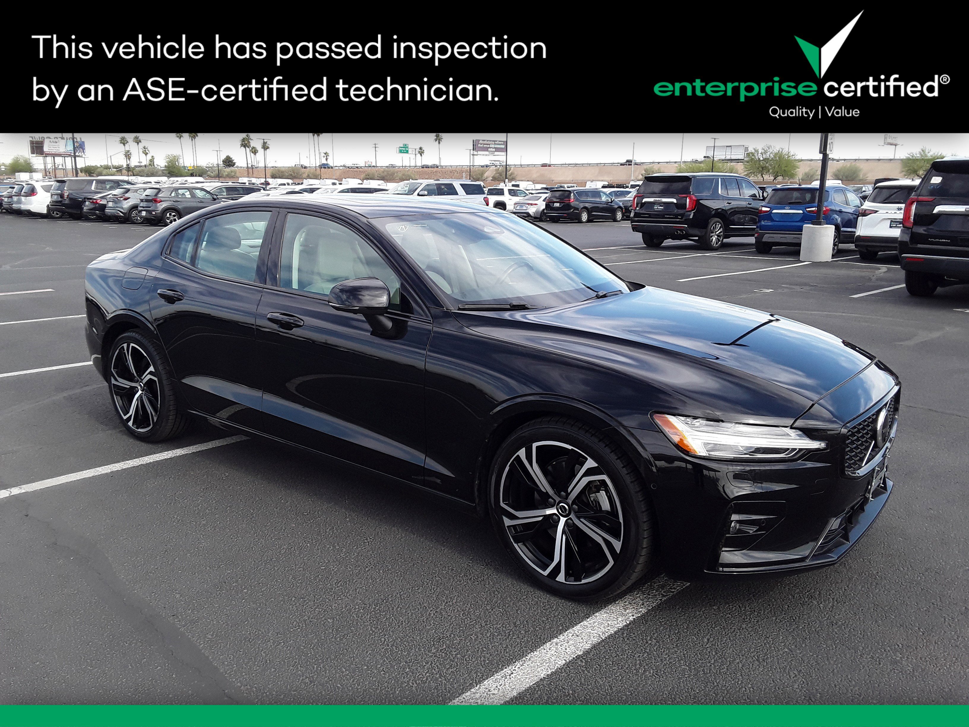 2024 Volvo S60 B5 FWD Plus Dark Theme