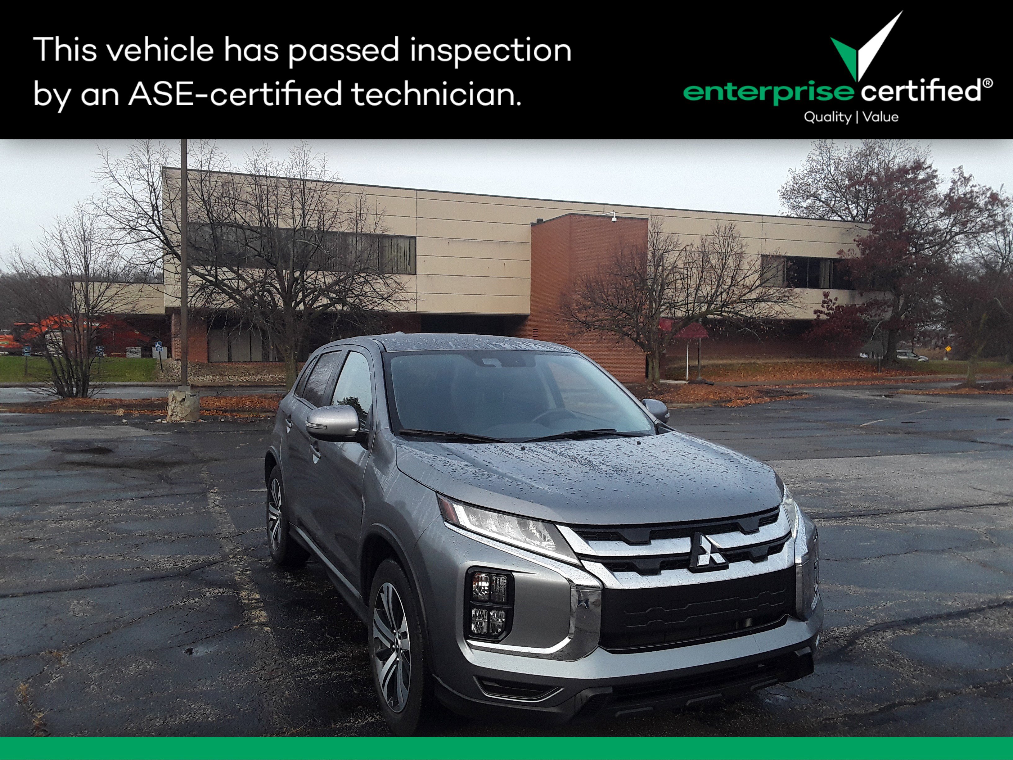 2025 Mitsubishi Outlander Sport SE's photo