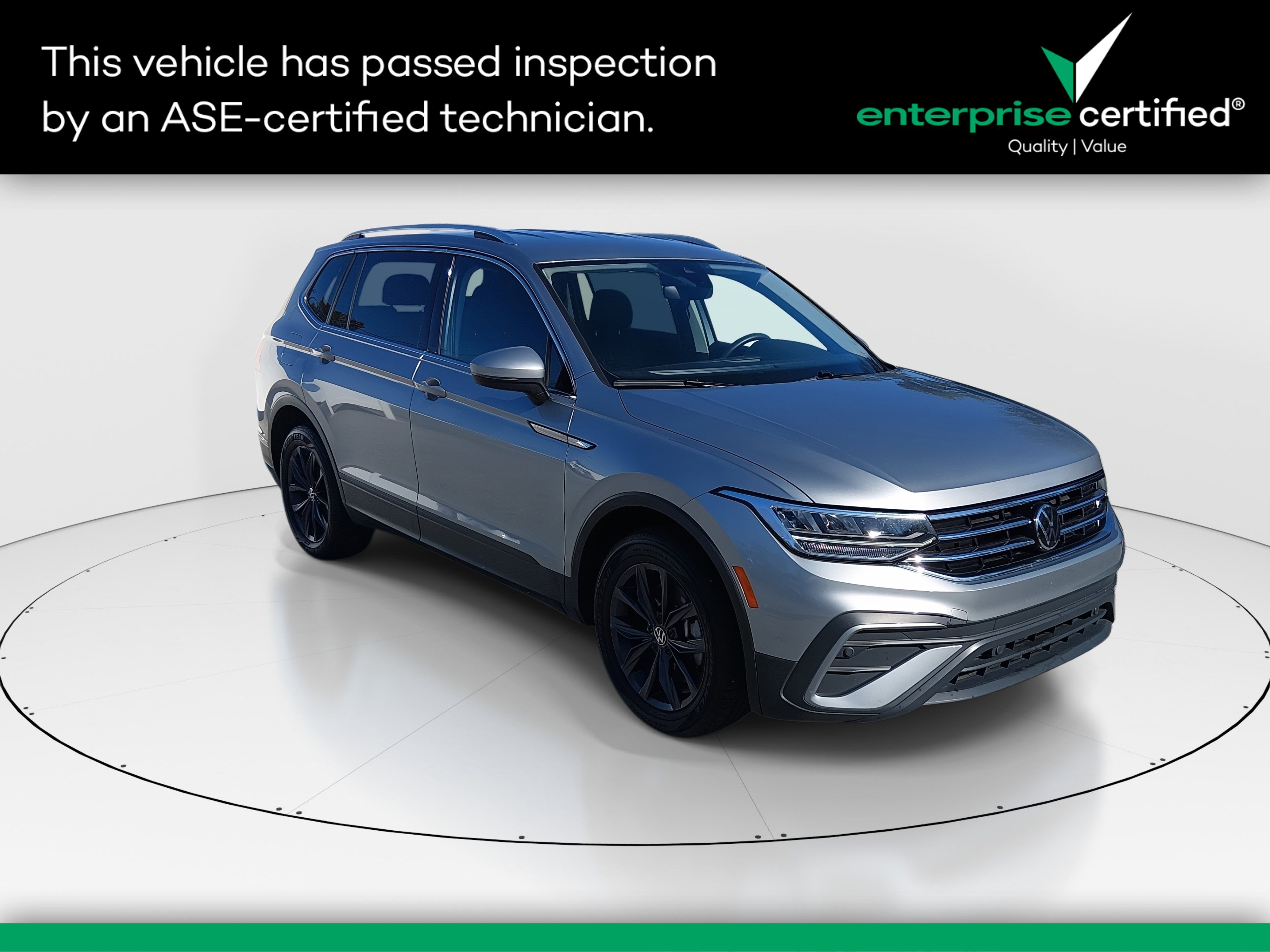 2024 Volkswagen Tiguan SE's photo