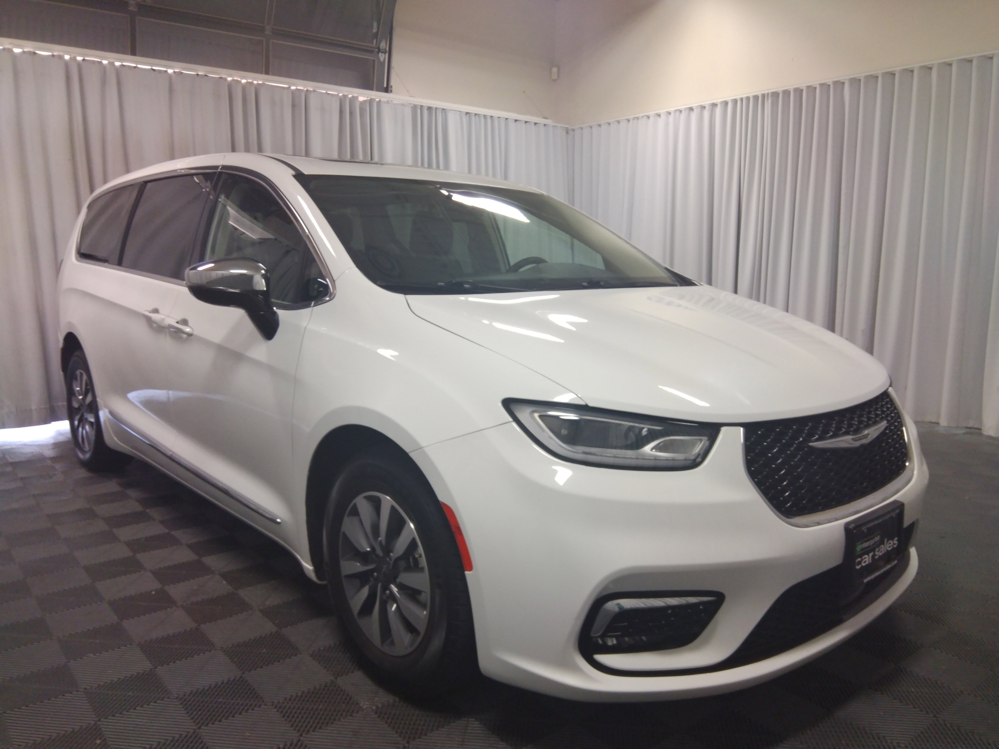 2023 Chrysler Pacifica Hybrid Limited FWD