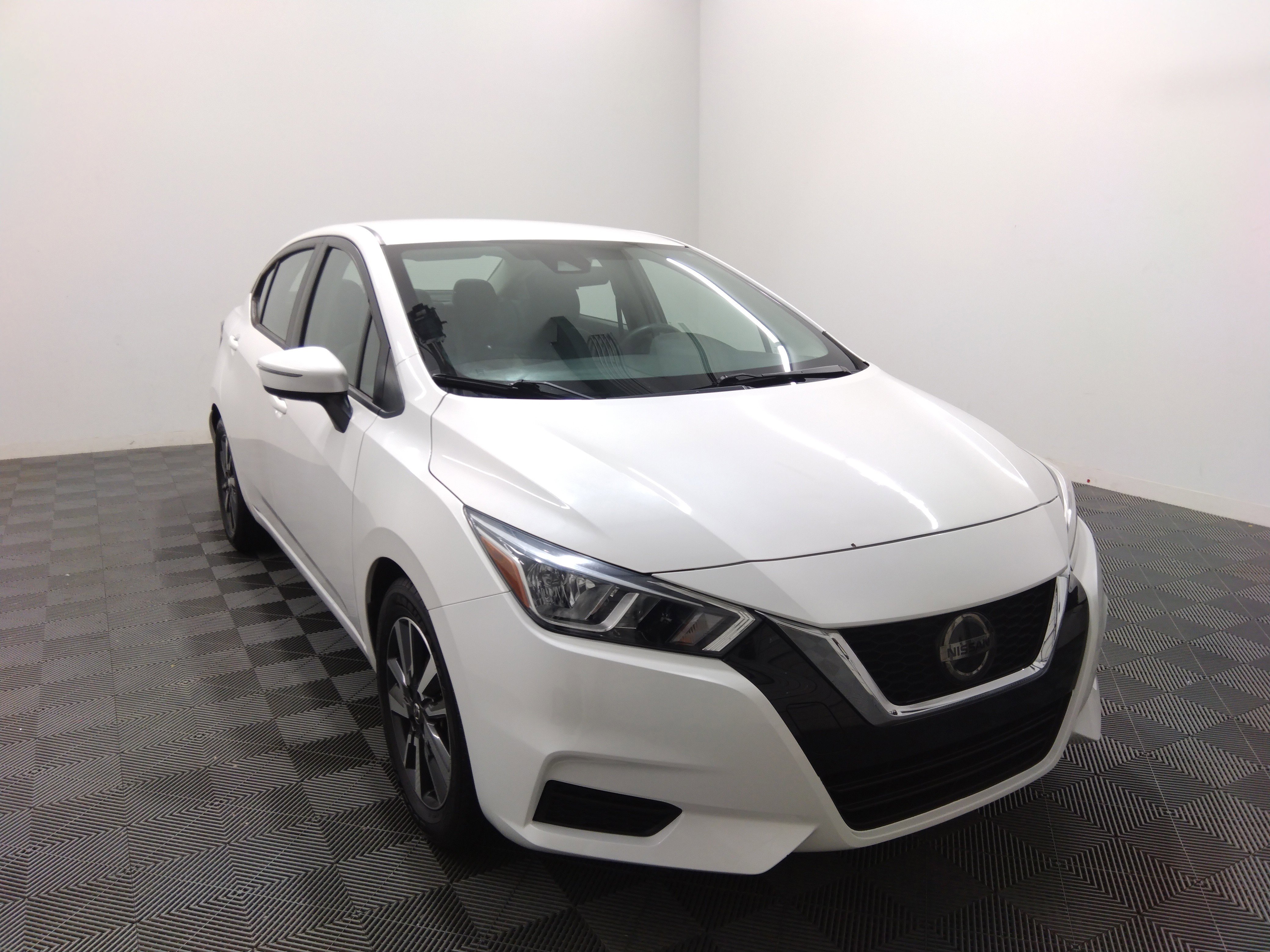 2020 Nissan Versa SV CVT