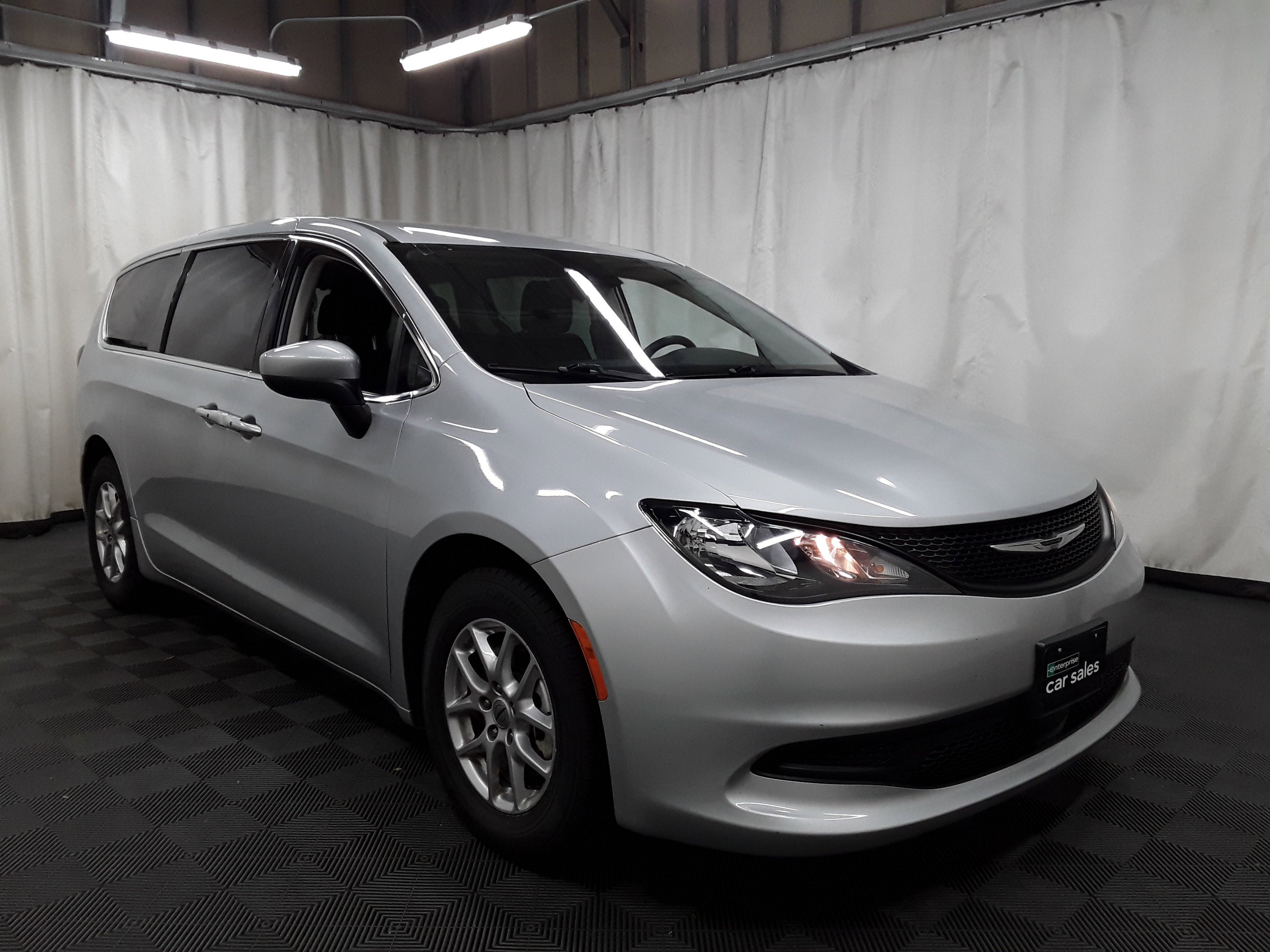 2023 Chrysler Voyager LX FWD