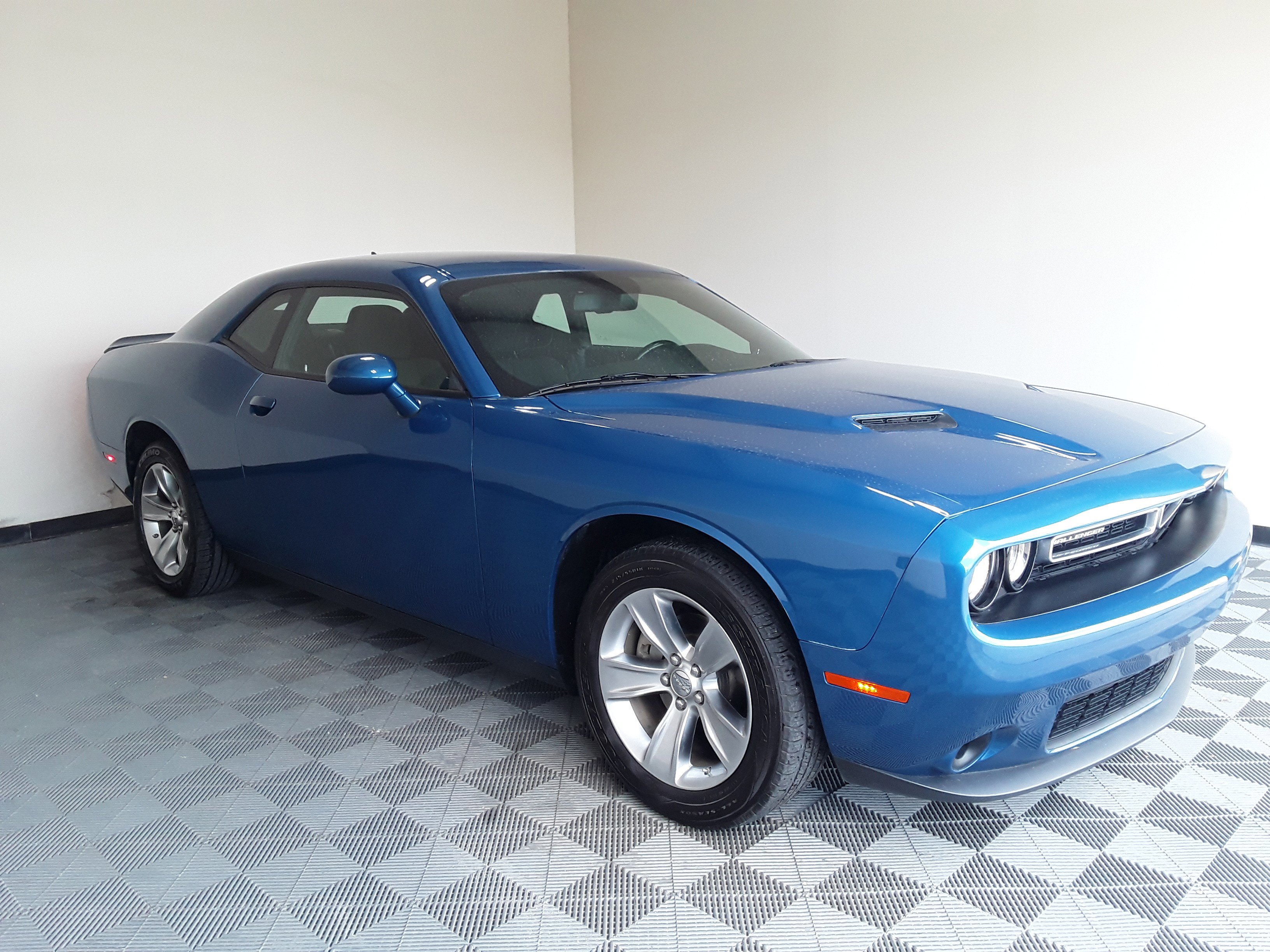 2022 Dodge Challenger SXT RWD