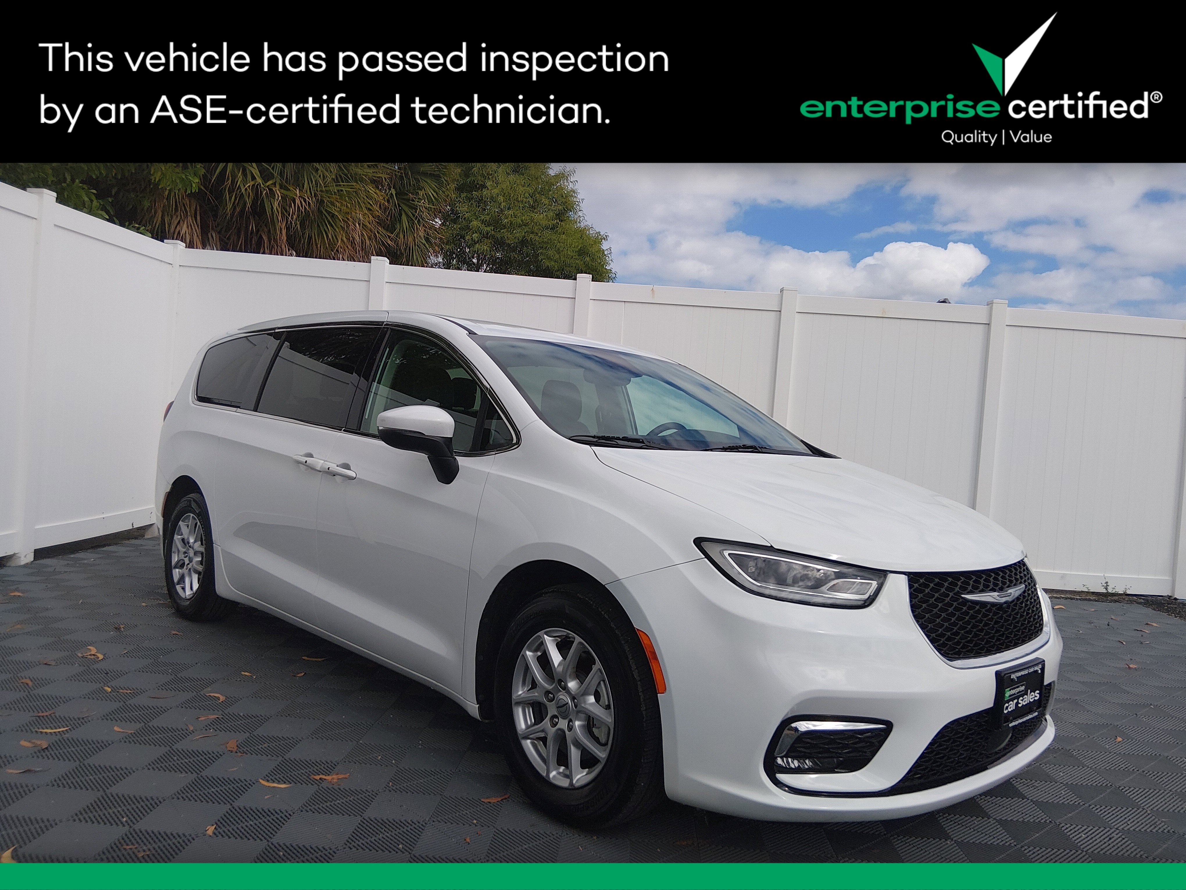 Used 2023 Chrysler Pacifica Touring L FWD