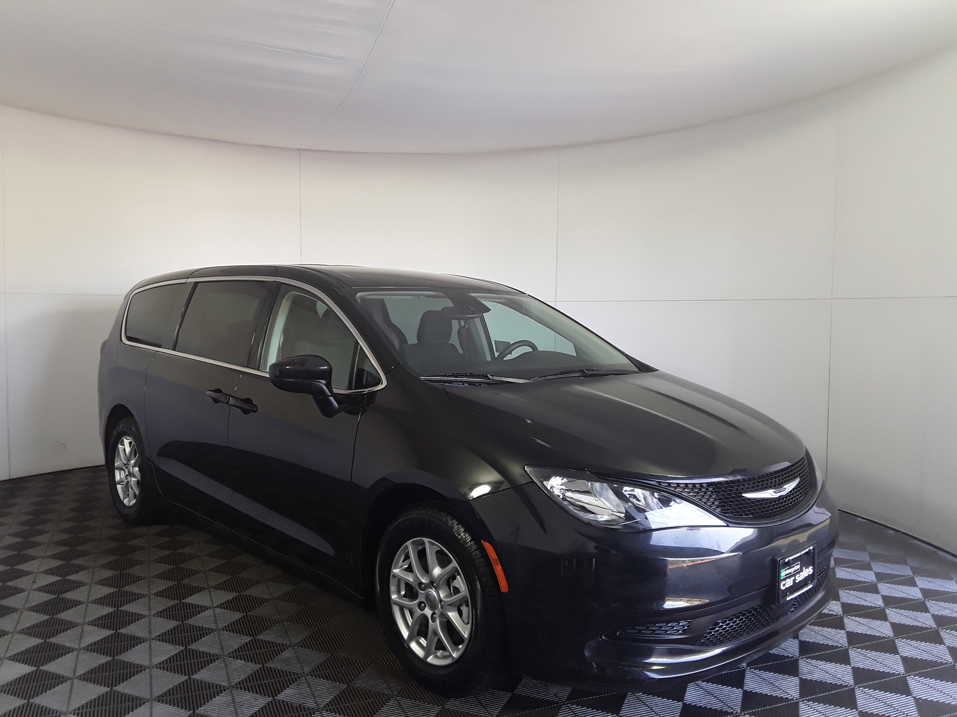 2023 Chrysler Voyager LX FWD