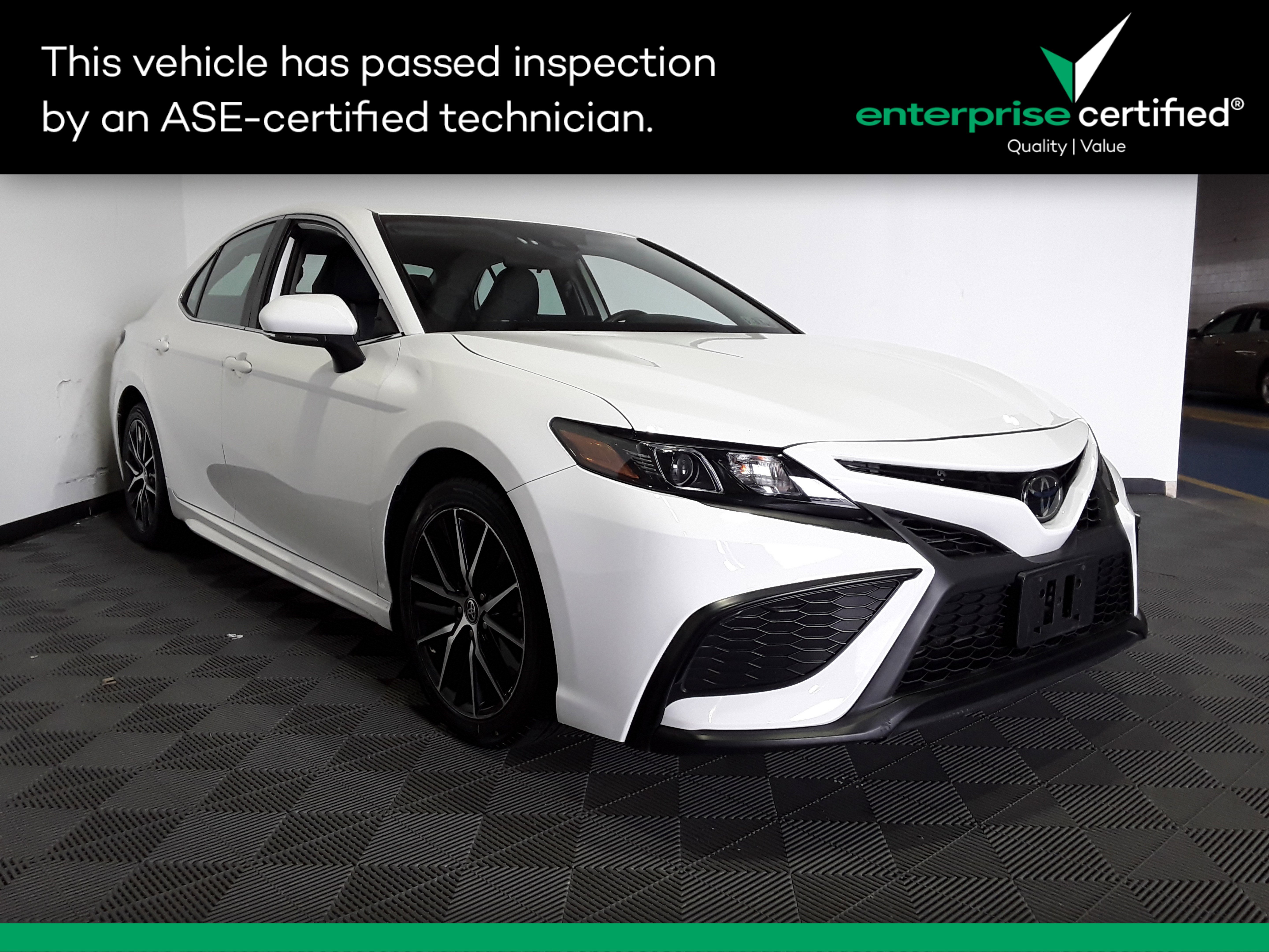 Used 2022 Toyota Camry SE Auto