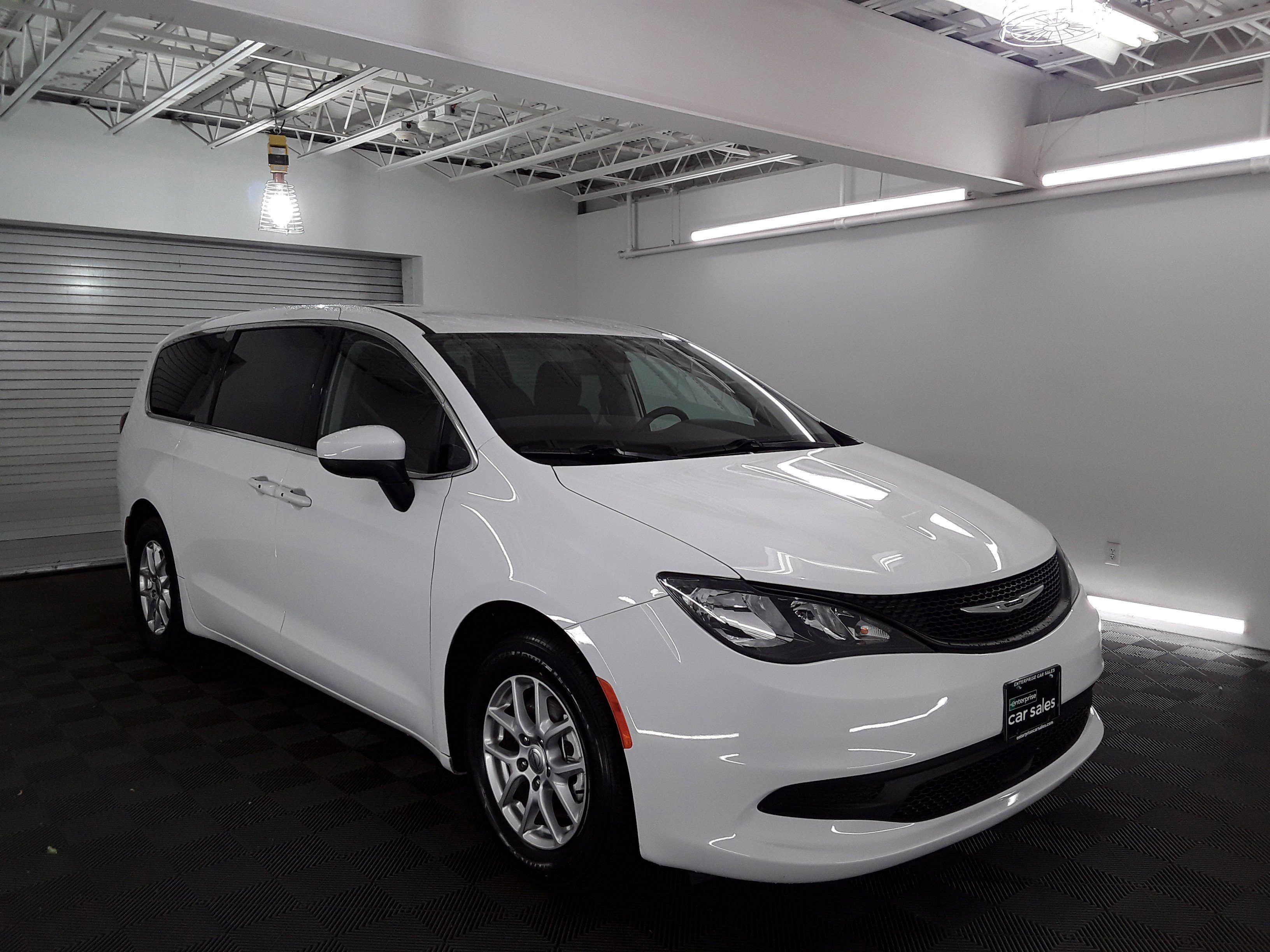 2022 Chrysler Voyager LX FWD