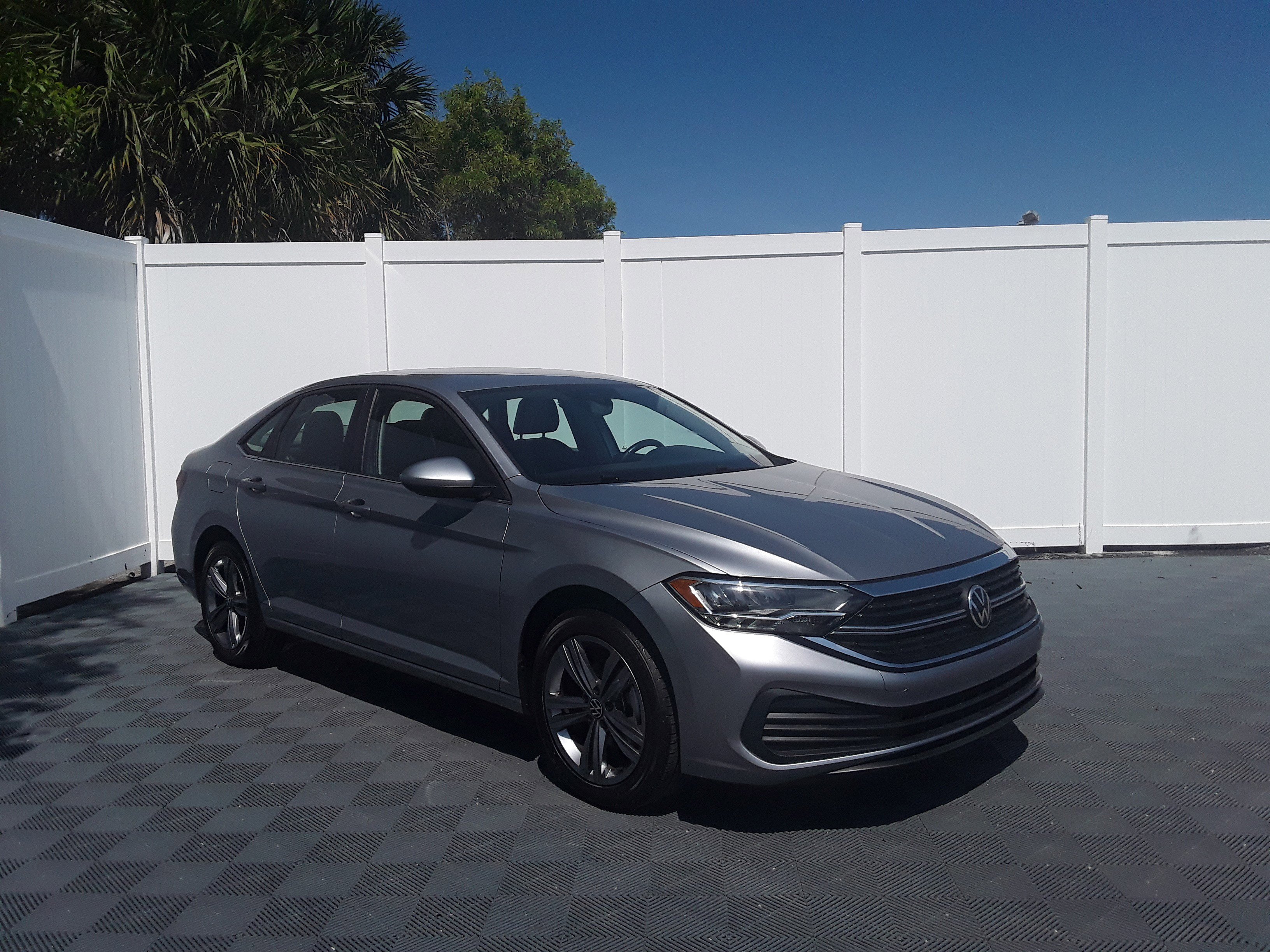 2023 Volkswagen Jetta SE Auto