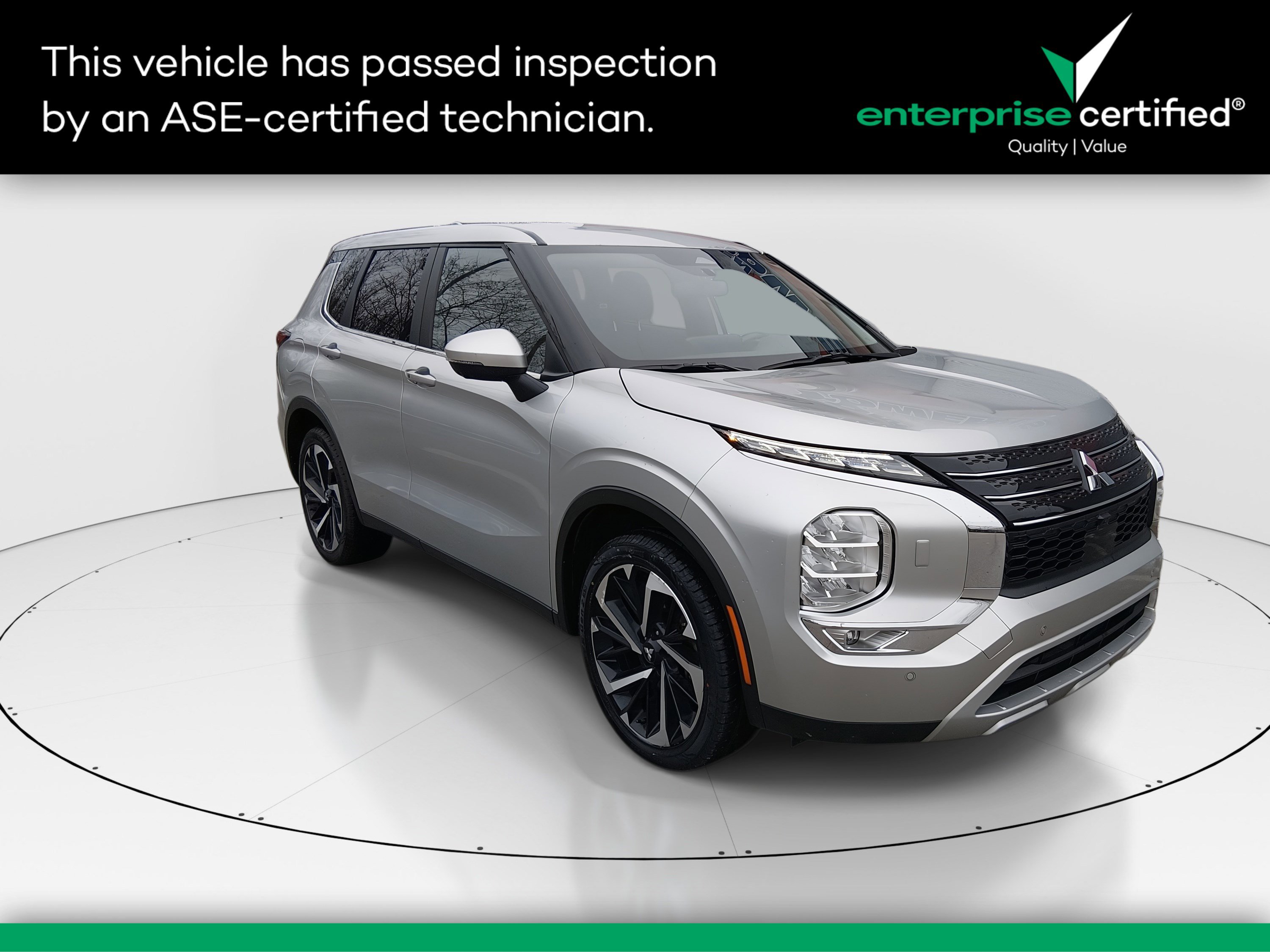 2024 Mitsubishi Outlander SE's photo