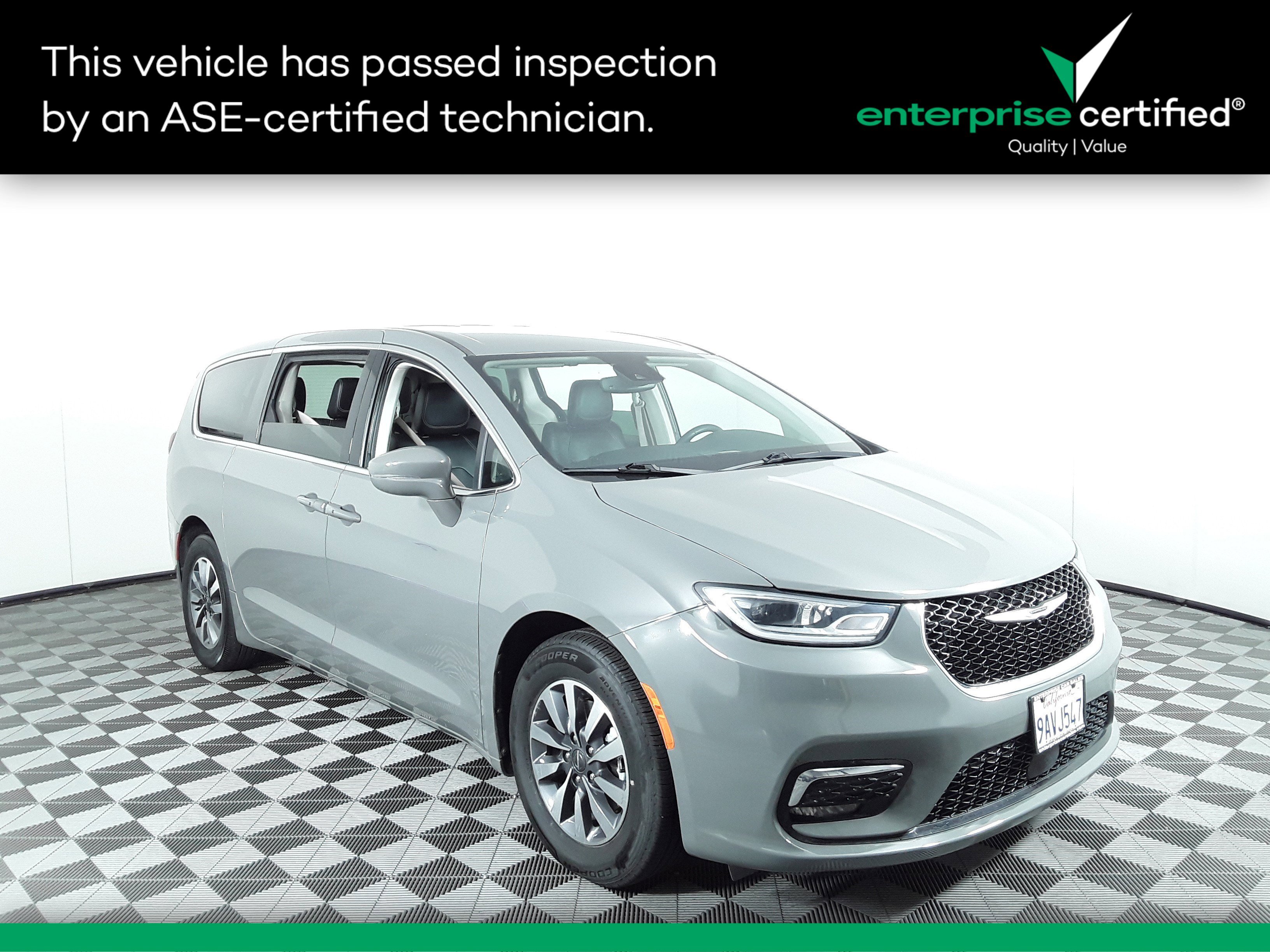 2022 Chrysler Pacifica Hybrid Touring L FWD