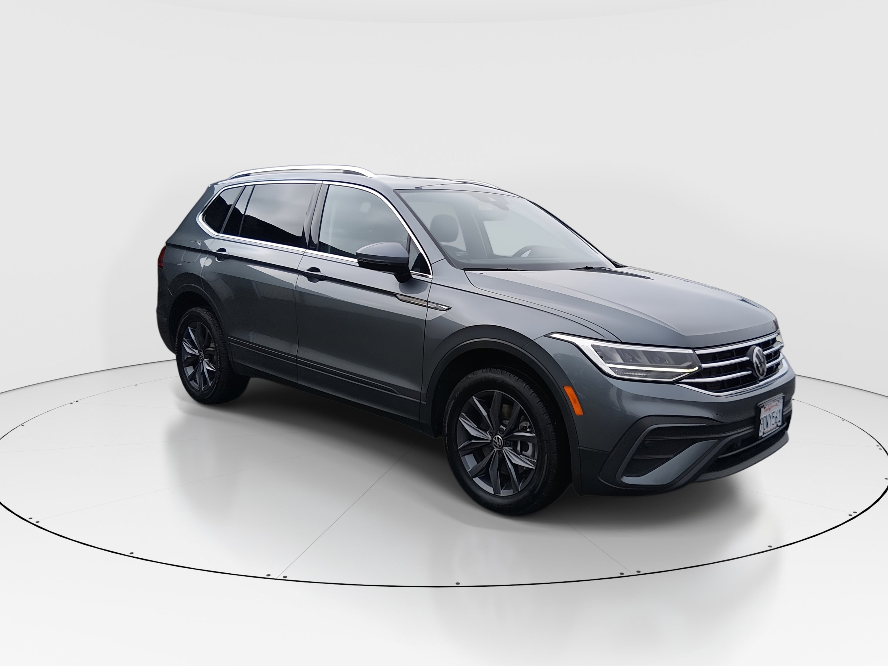 2022 Volkswagen Tiguan SE's photo
