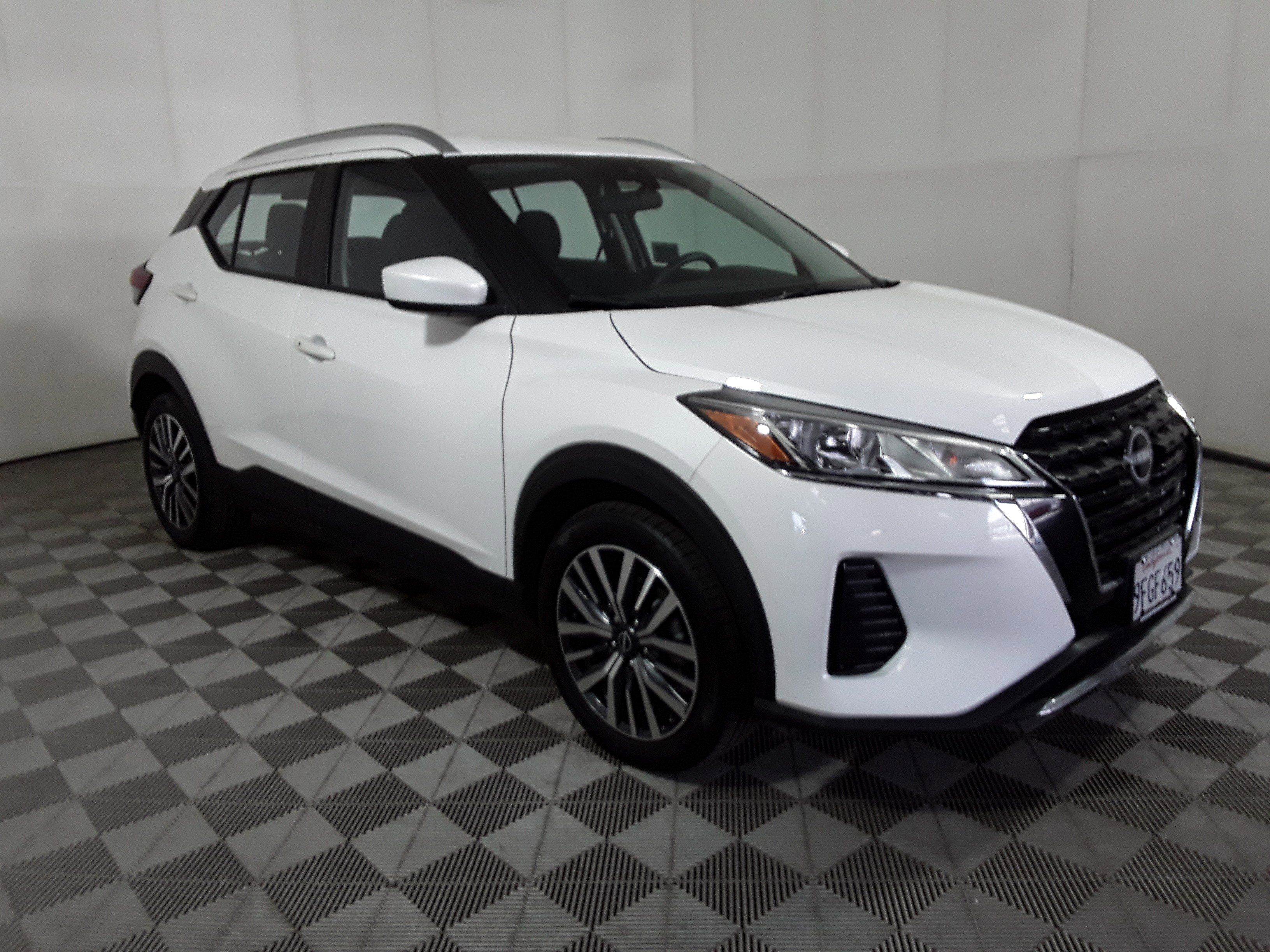 2023 Nissan Kicks SV FWD