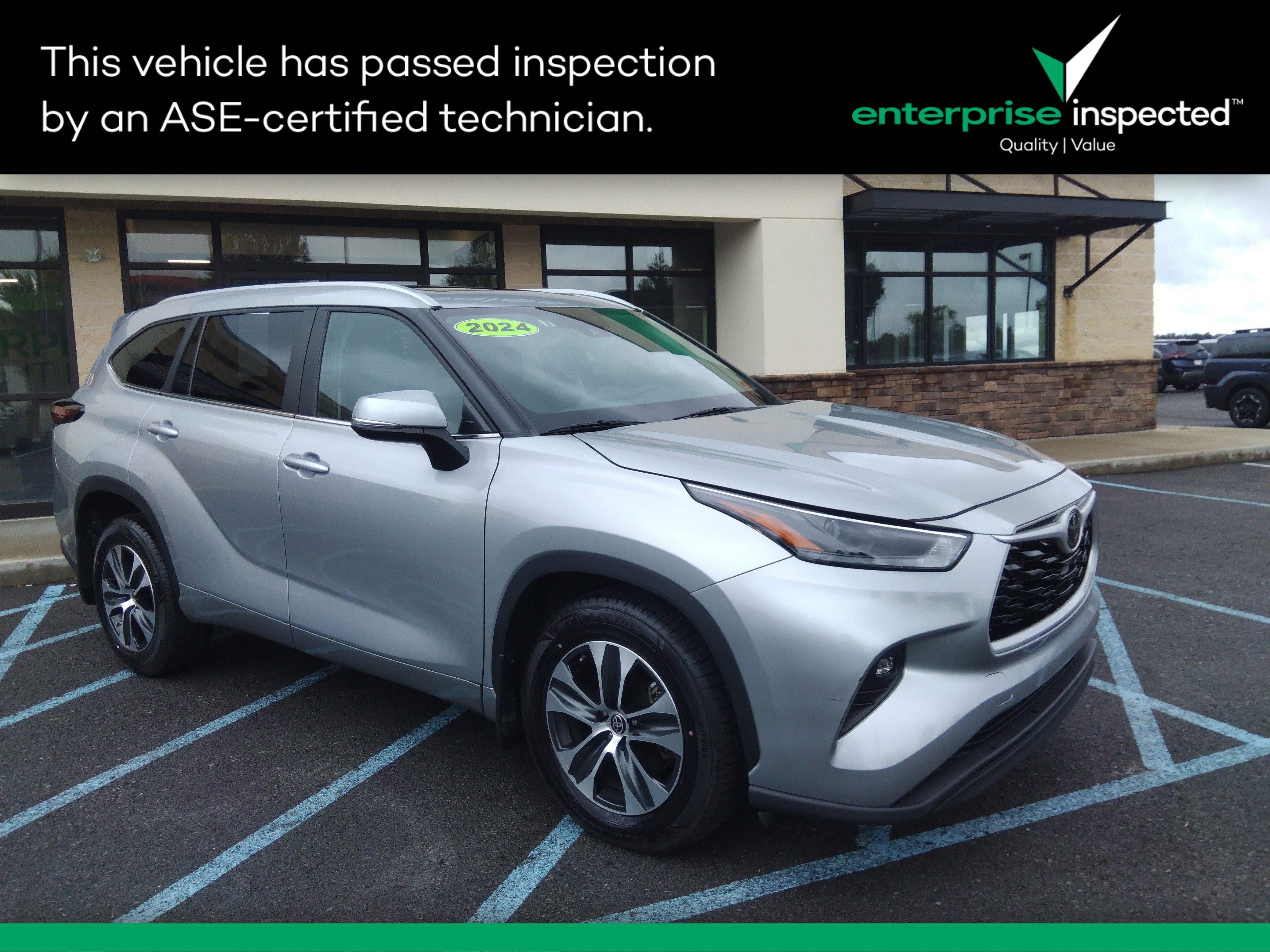 2024 Toyota Highlander XLE's photo