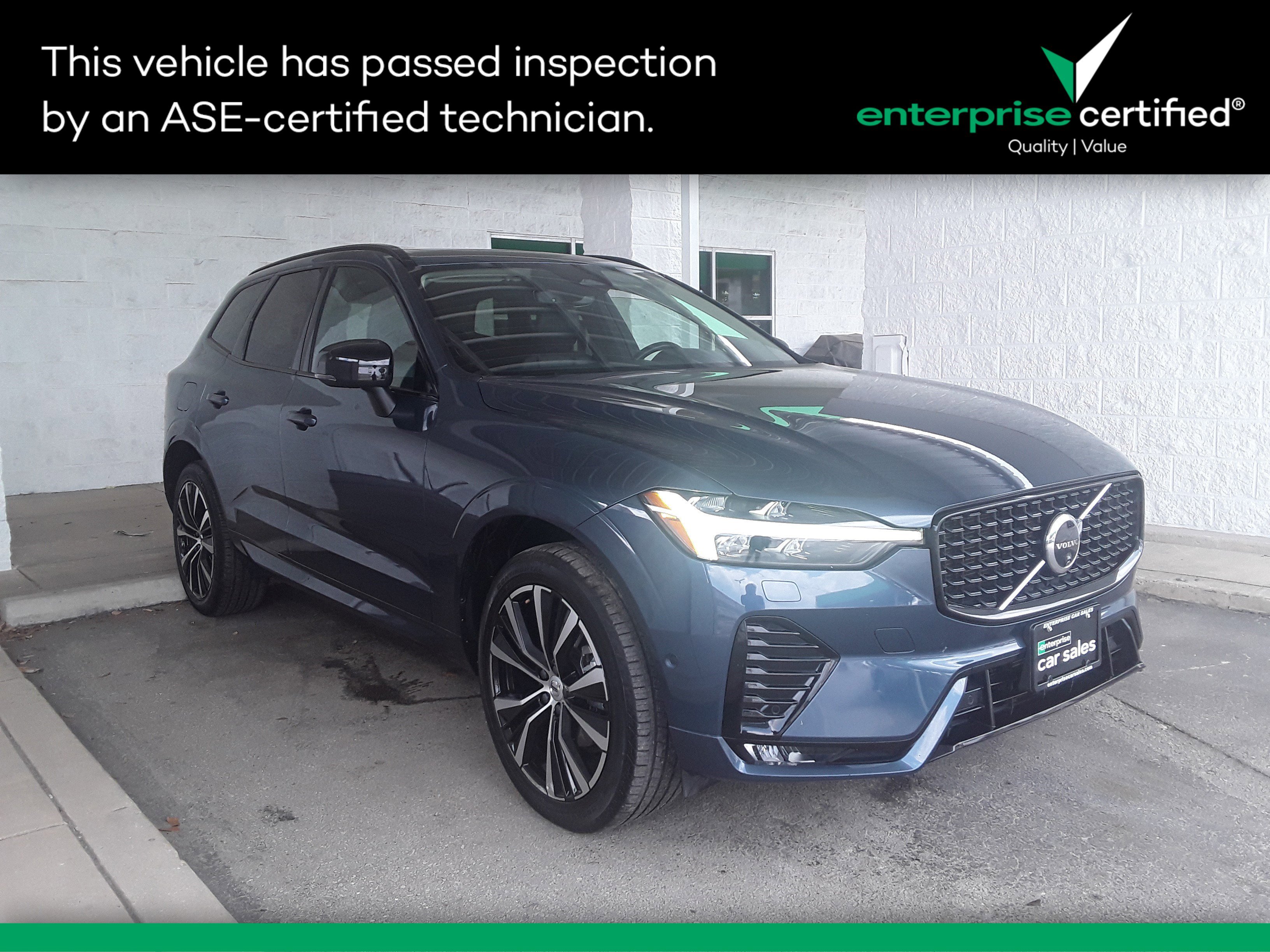2024 Volvo XC60 B5 AWD Plus Dark Theme