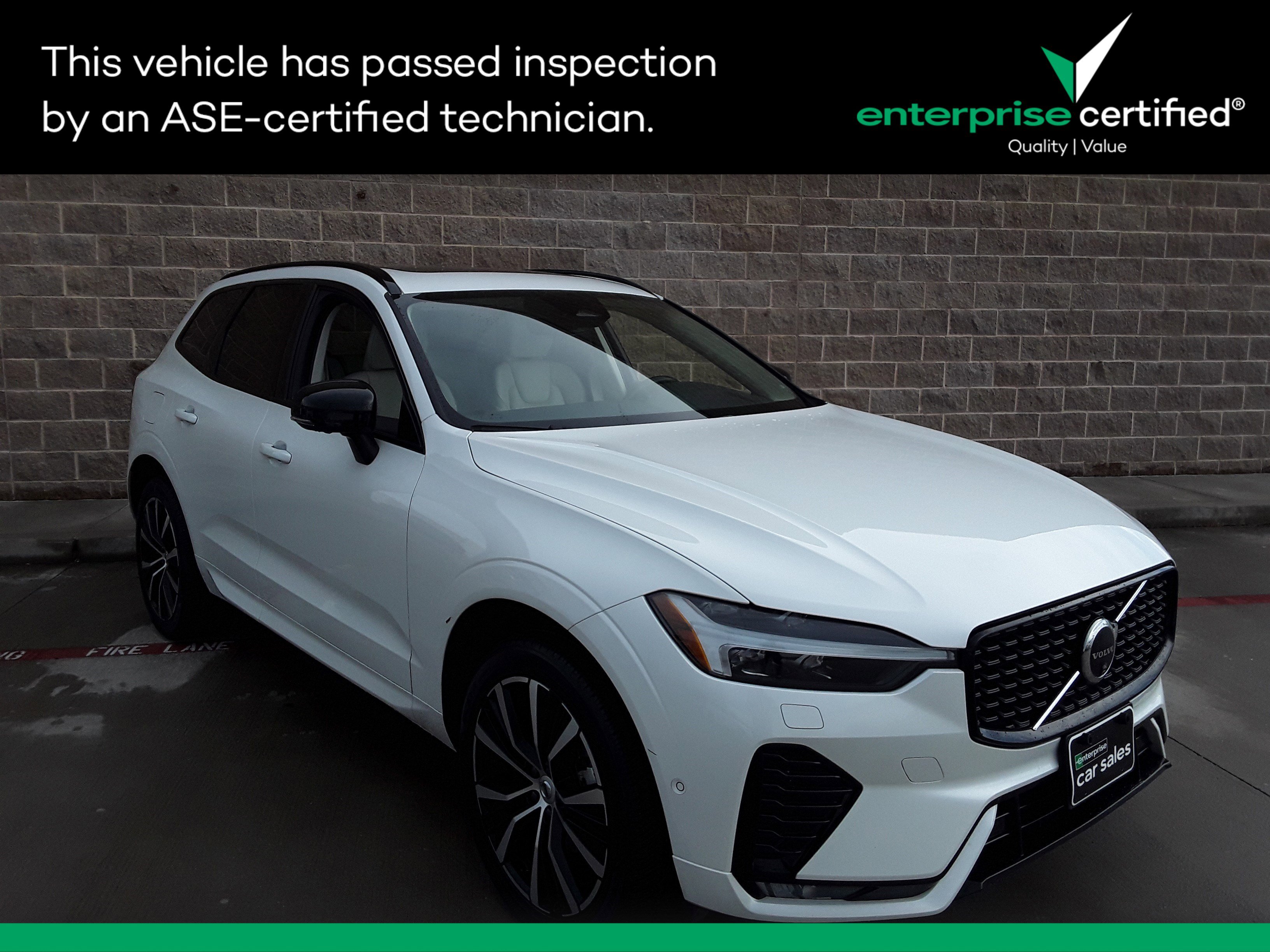 Used 2024 Volvo XC60 Plus Dark Theme B5