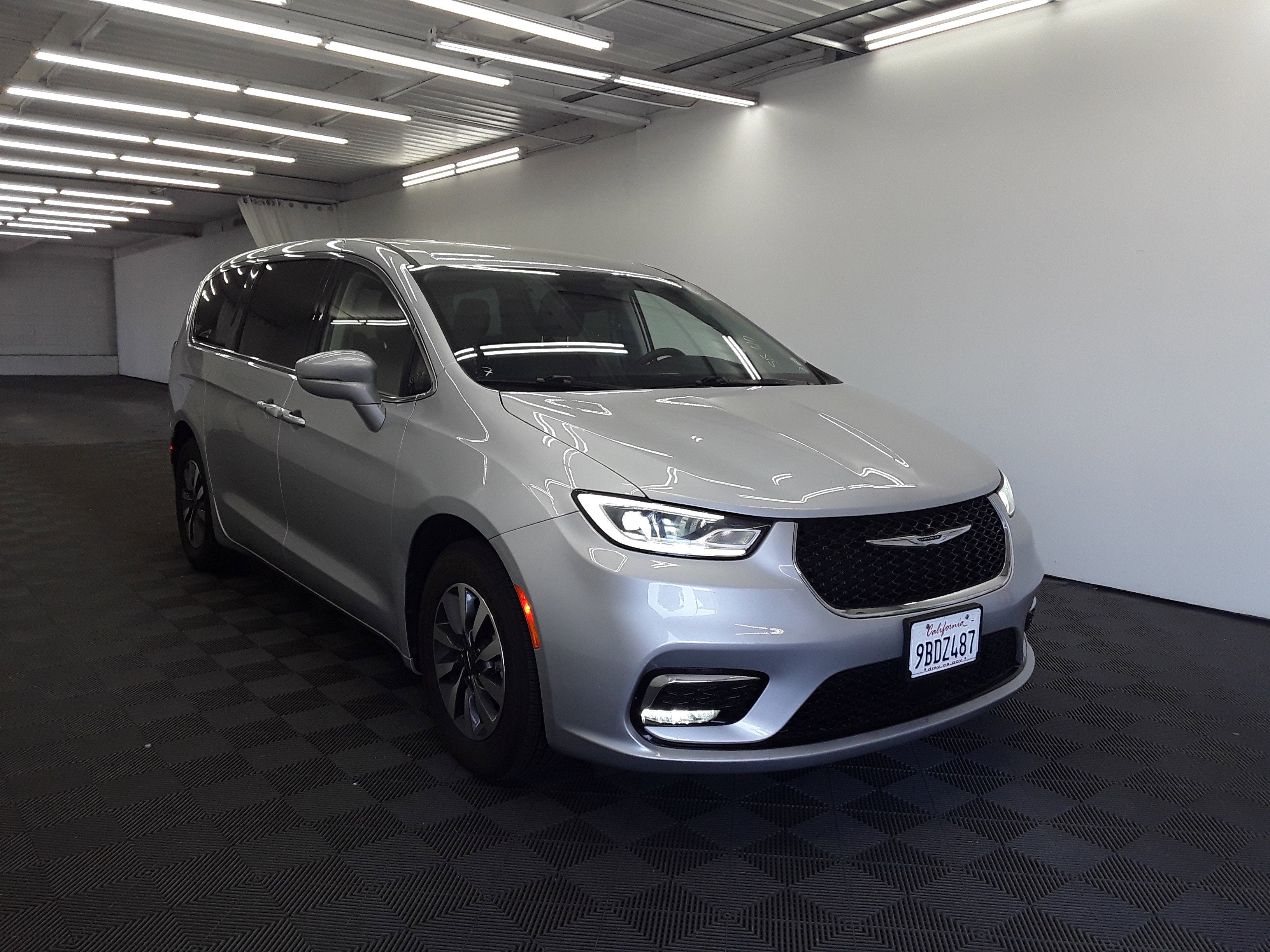Used 2022 Chrysler Pacifica Hybrid Touring L FWD