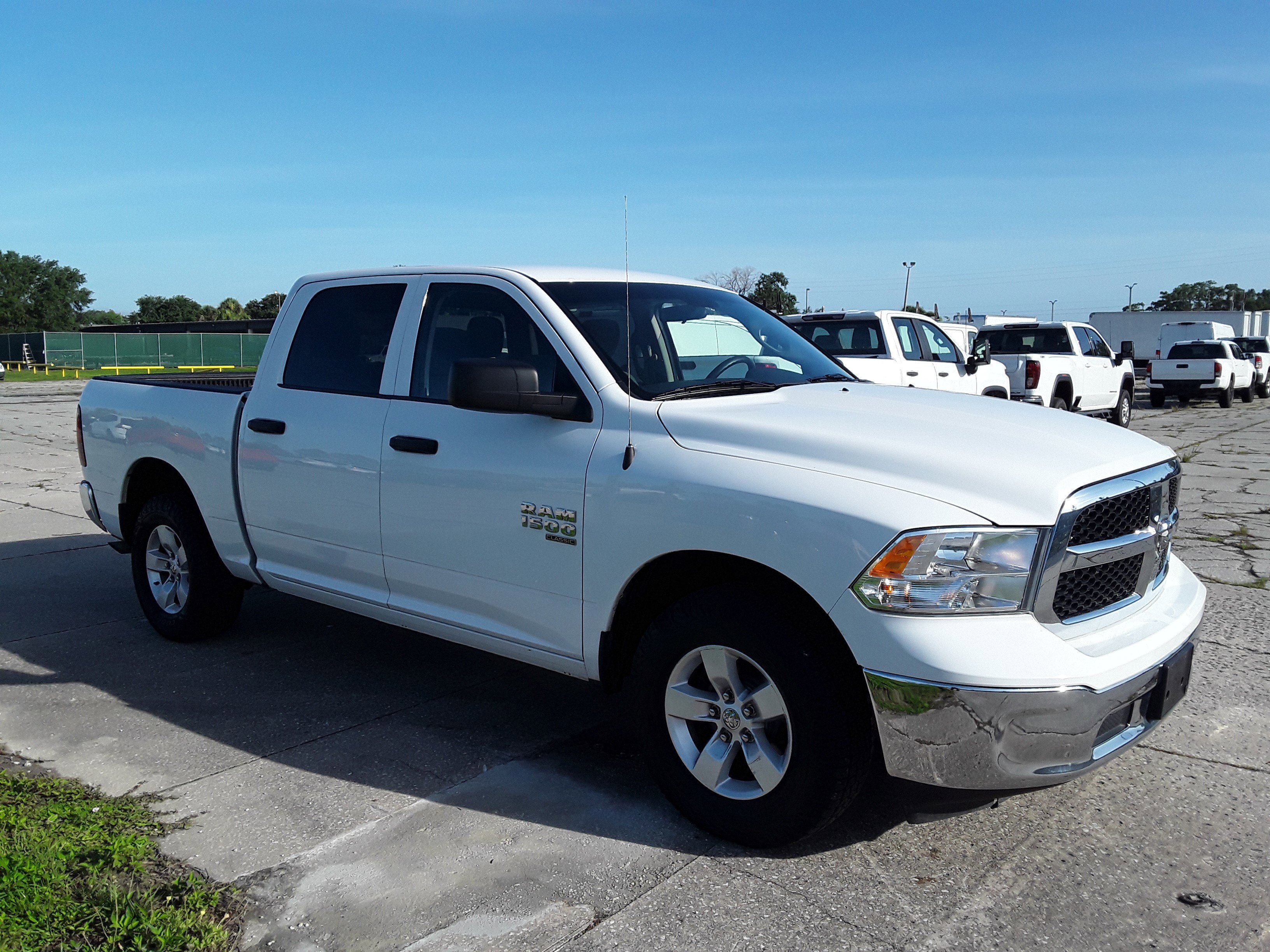 2022 Ram 1500 Classic SLT 4x2 Crew Cab 5'7