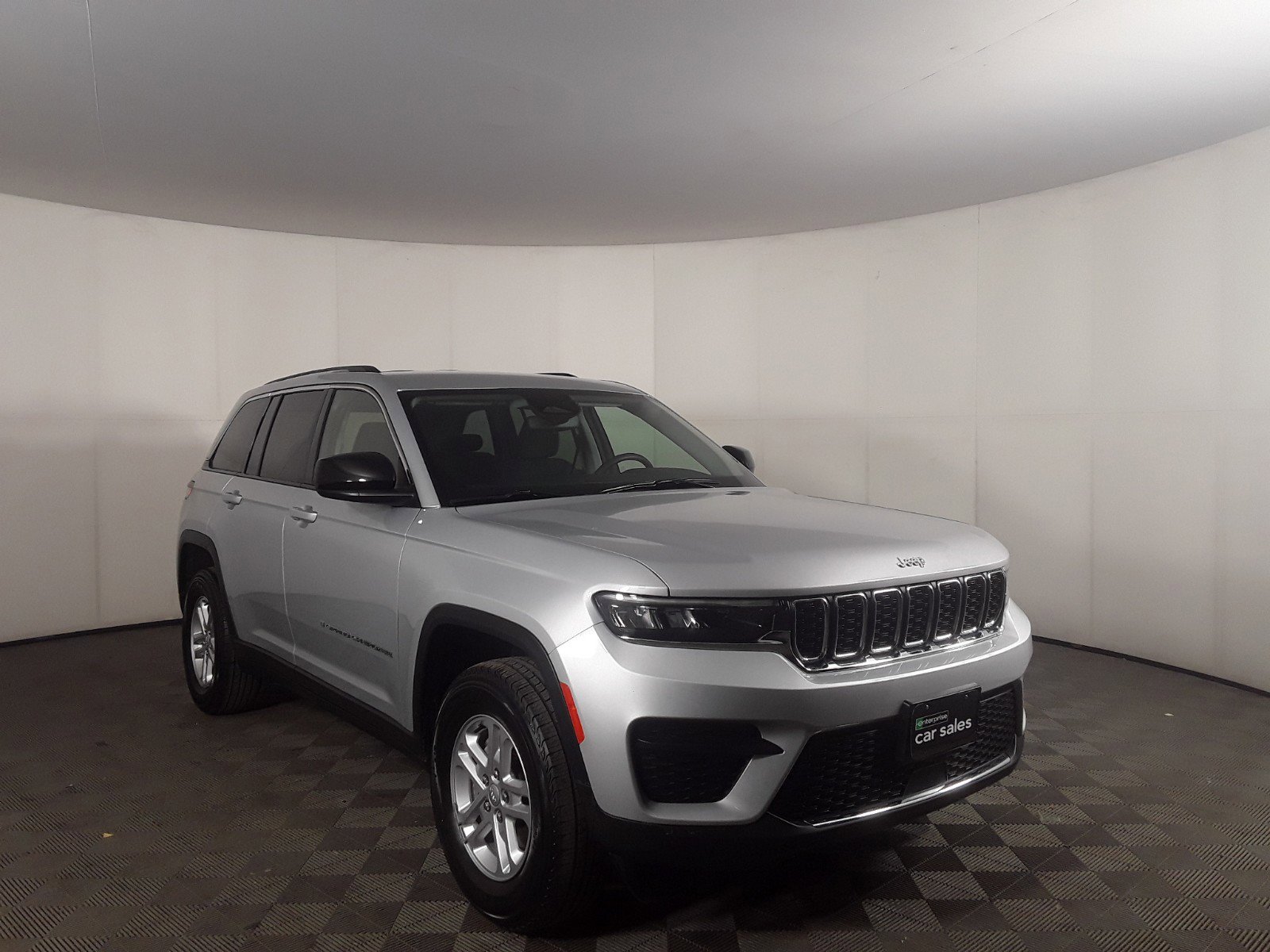 2023 Jeep Grand Cherokee Laredo 4x4