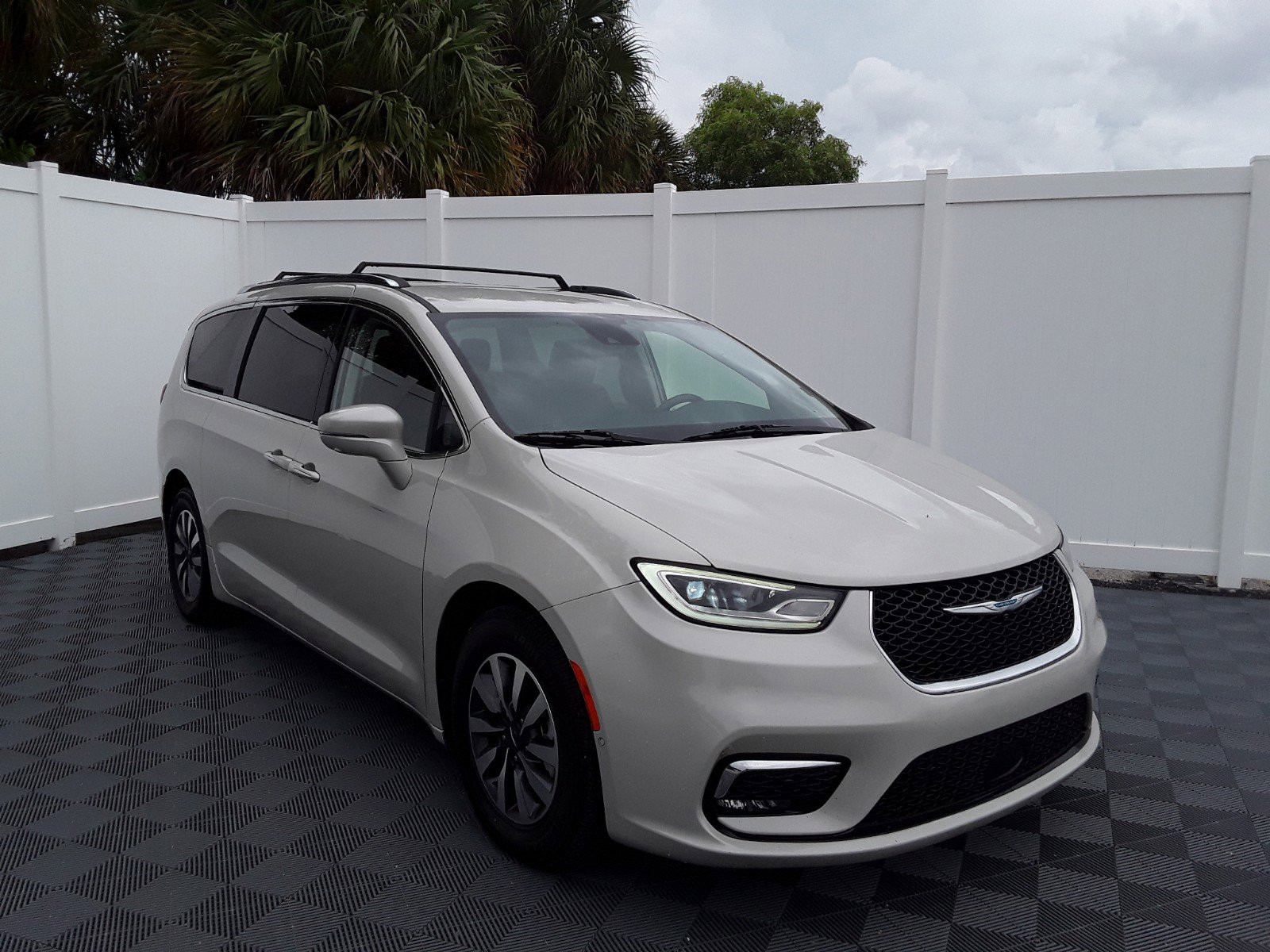 2021 Chrysler Pacifica Hybrid Touring L FWD