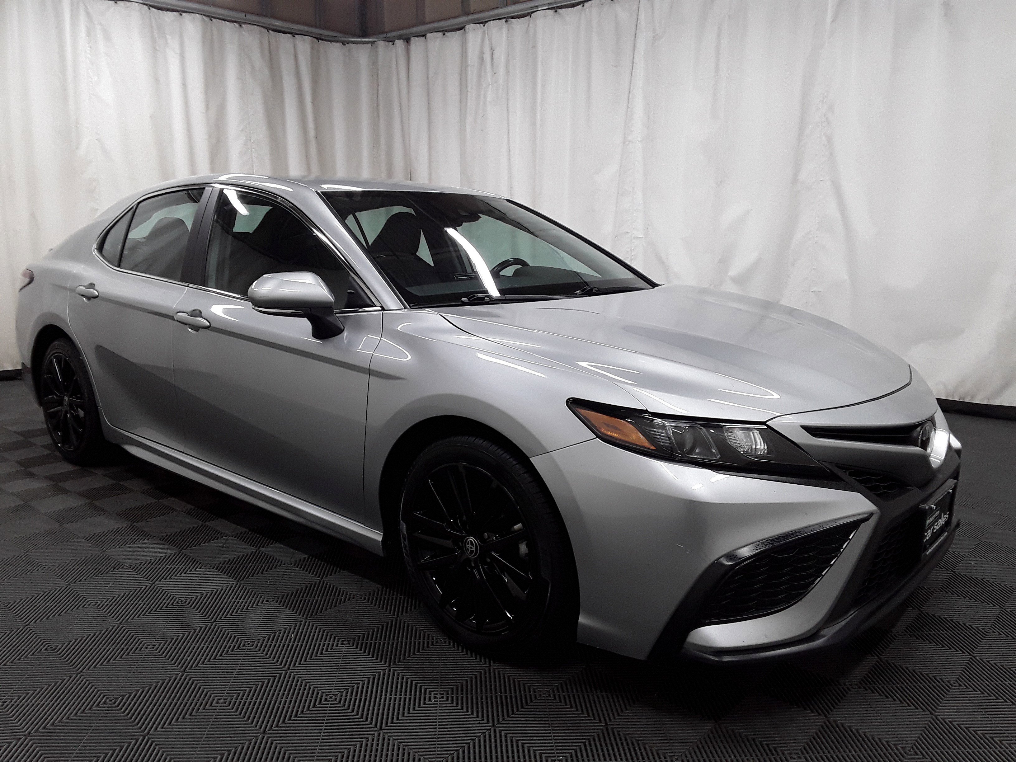 Used 2023 Toyota Camry SE Auto