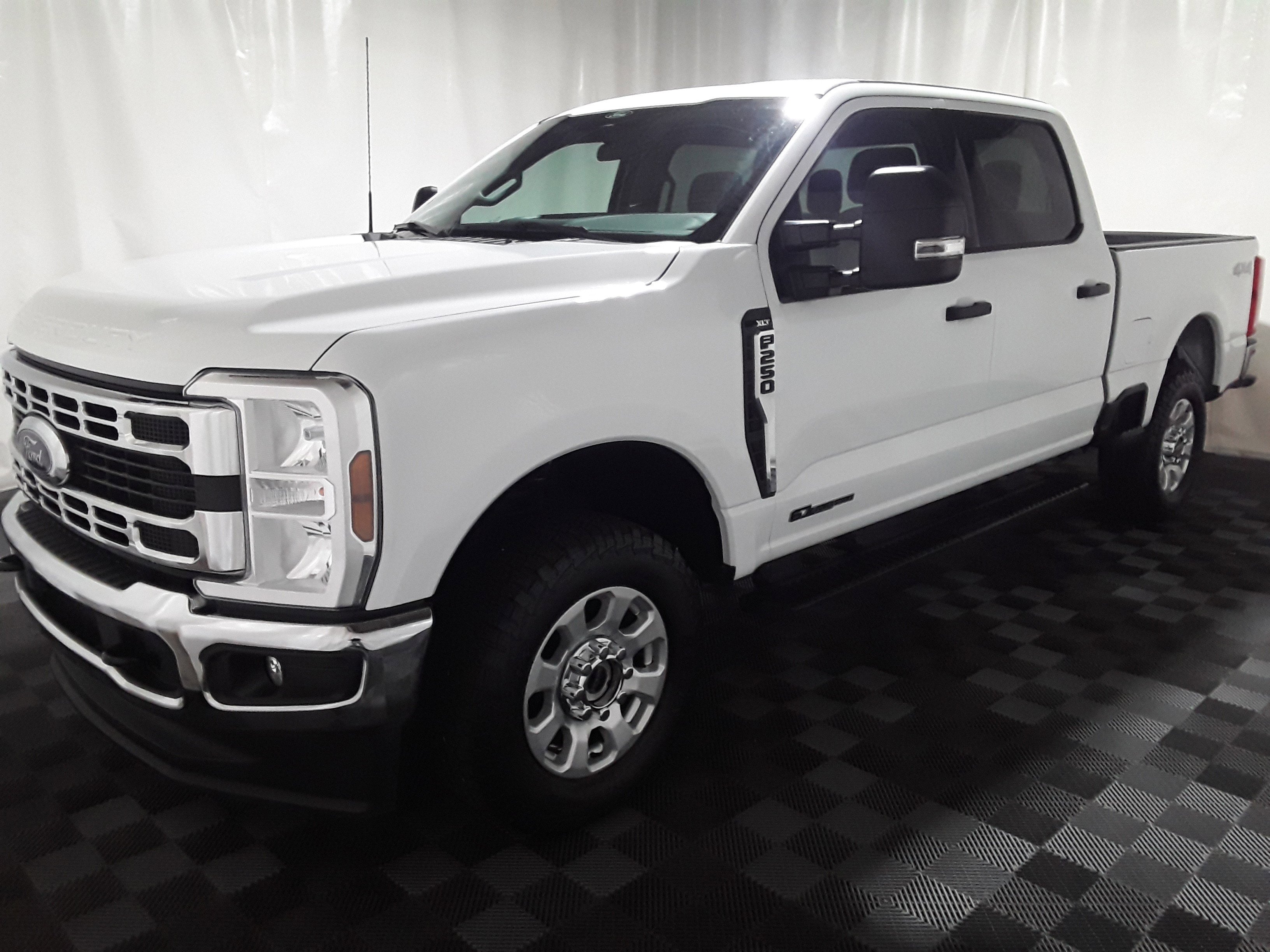 Image of Used 2024 Ford Super Duty F-250 SRW XLT 4WD Crew Cab 6.75' Box