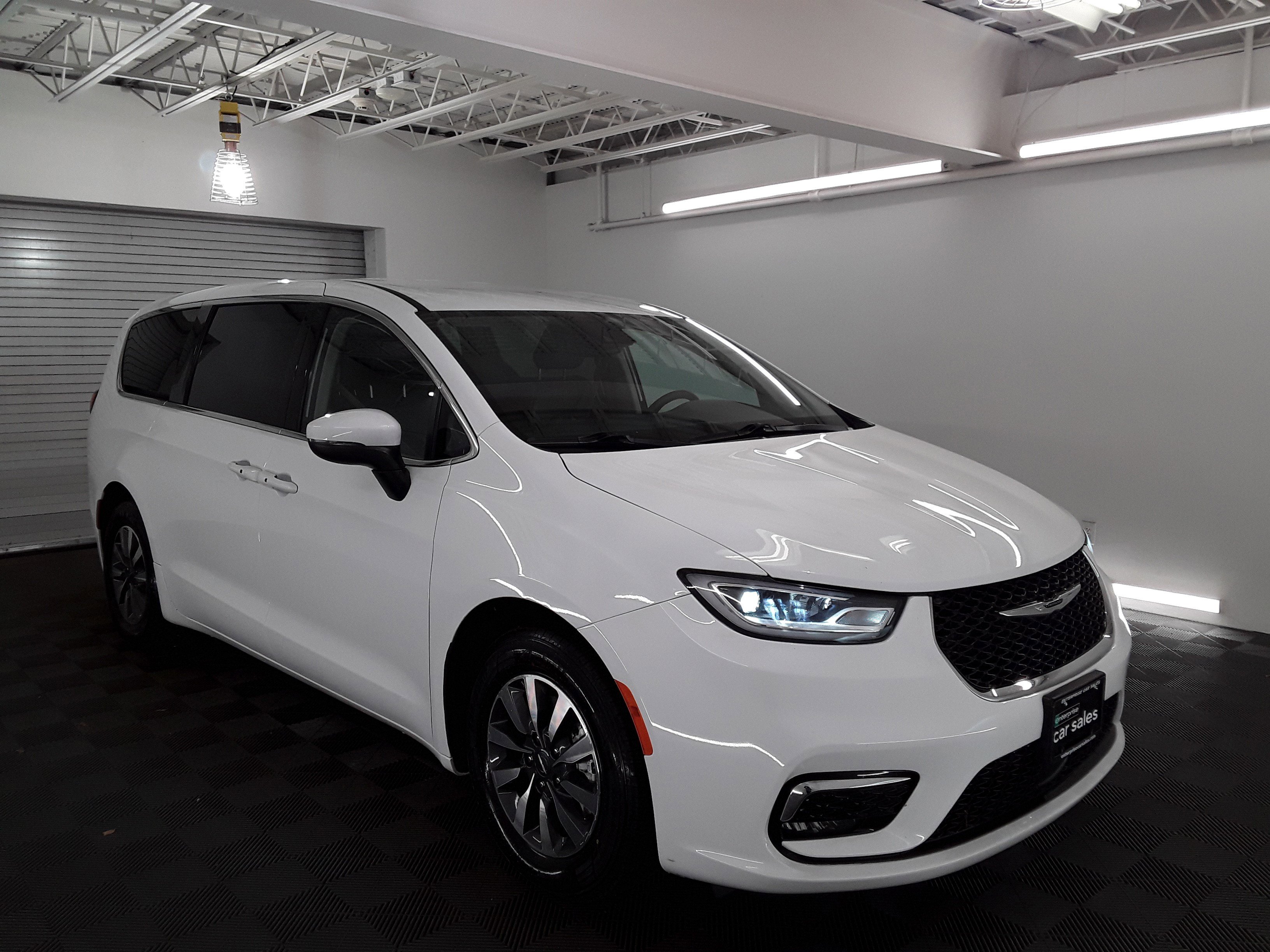 2023 Chrysler Pacifica Hybrid Touring L FWD