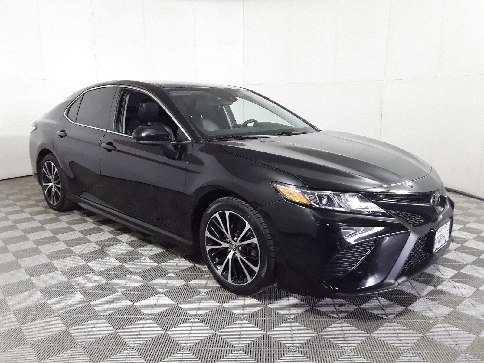 2020 Toyota Camry SE Auto