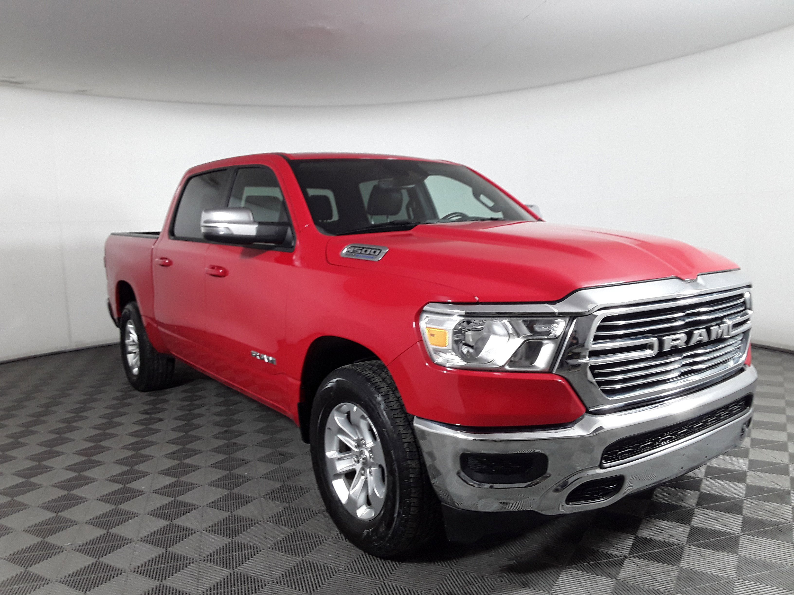 2024 Ram 1500 Laramie 4x2 Crew Cab 5'7