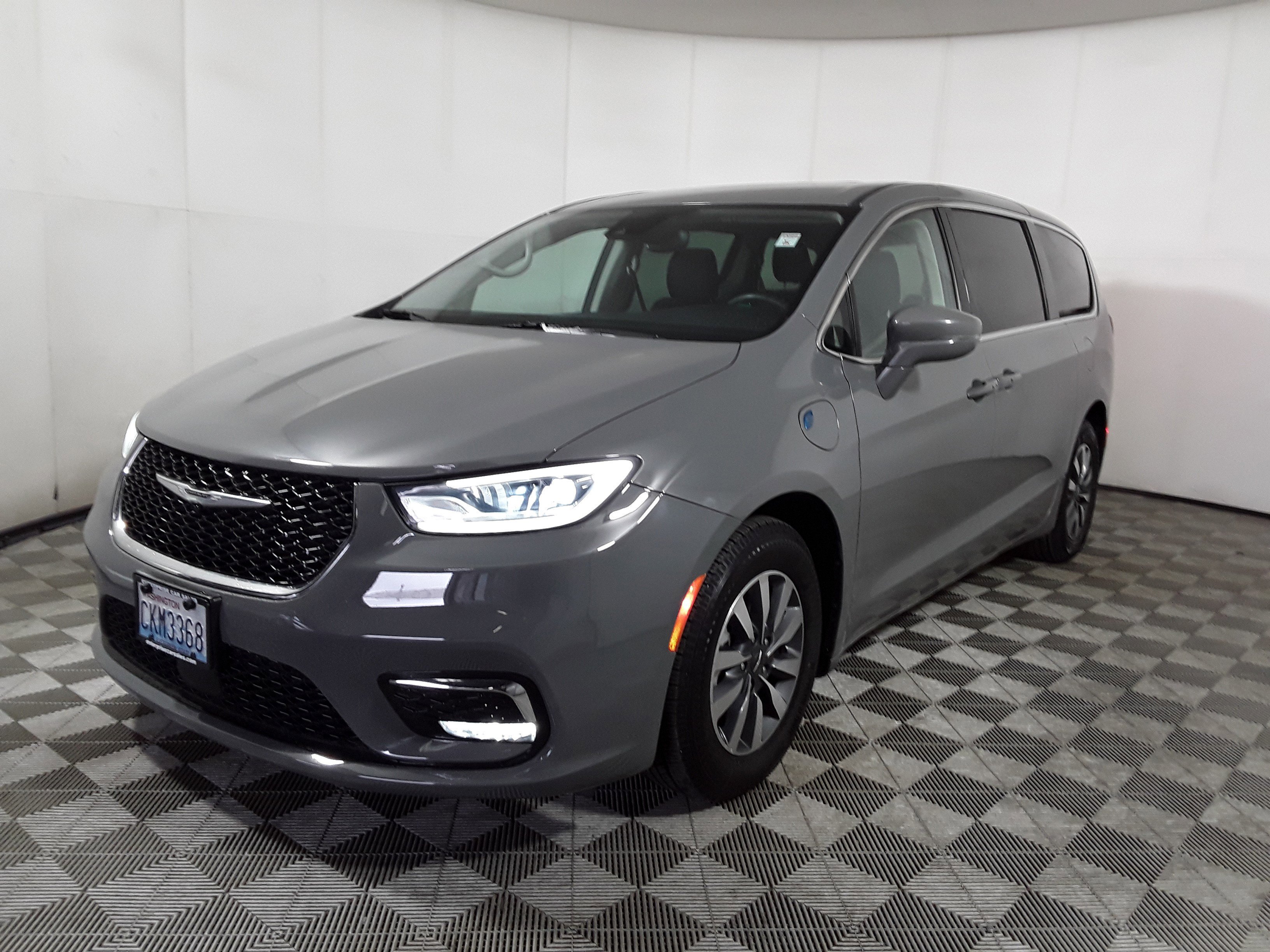 Image 3 of Used 2022 Chrysler Pacifica Hybrid Touring L FWD